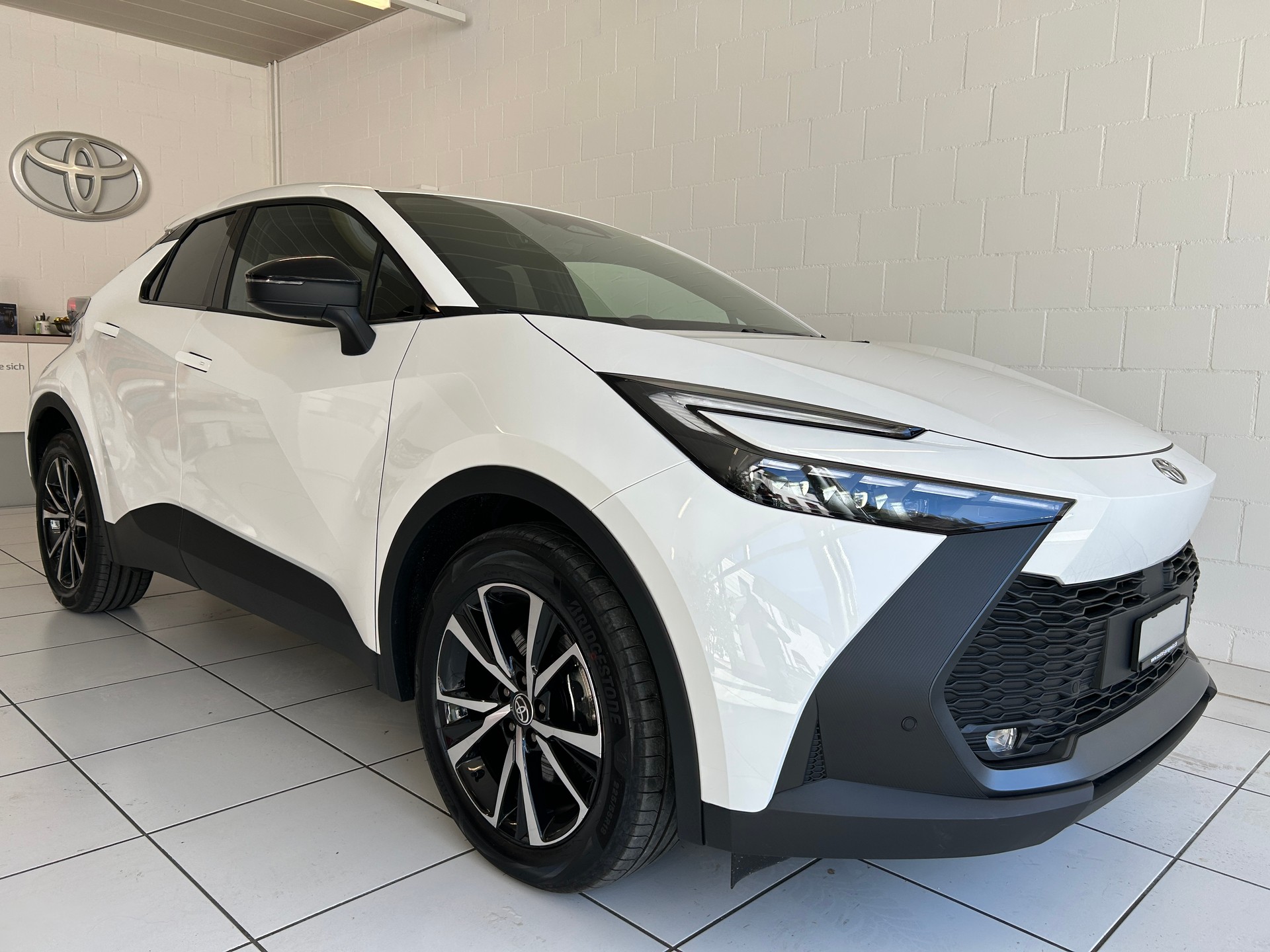 TOYOTA C-HR 2.0 PHEV CVT Trend-image-5