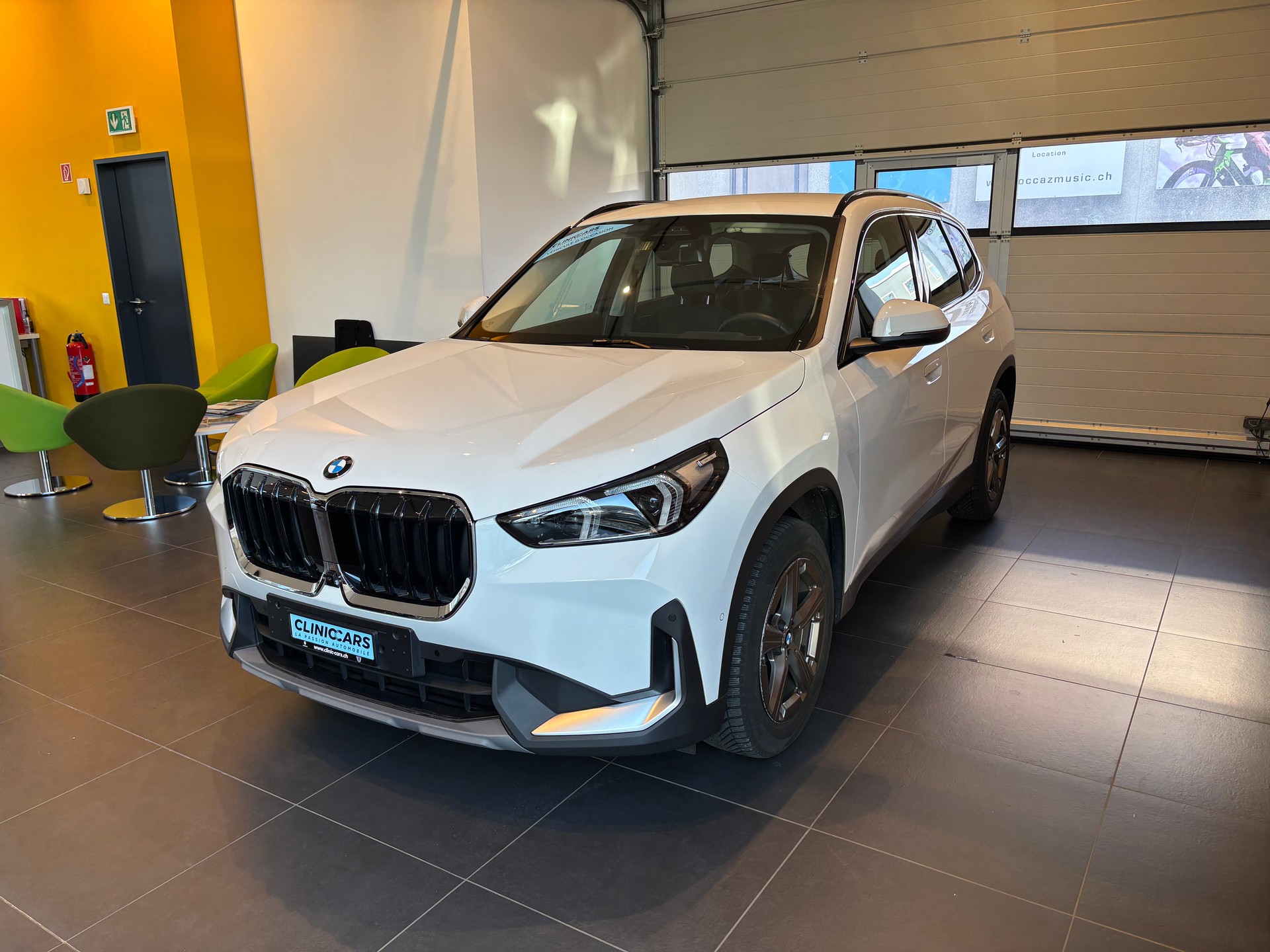 BMW X1 sDrive 18d-showroom-element-3