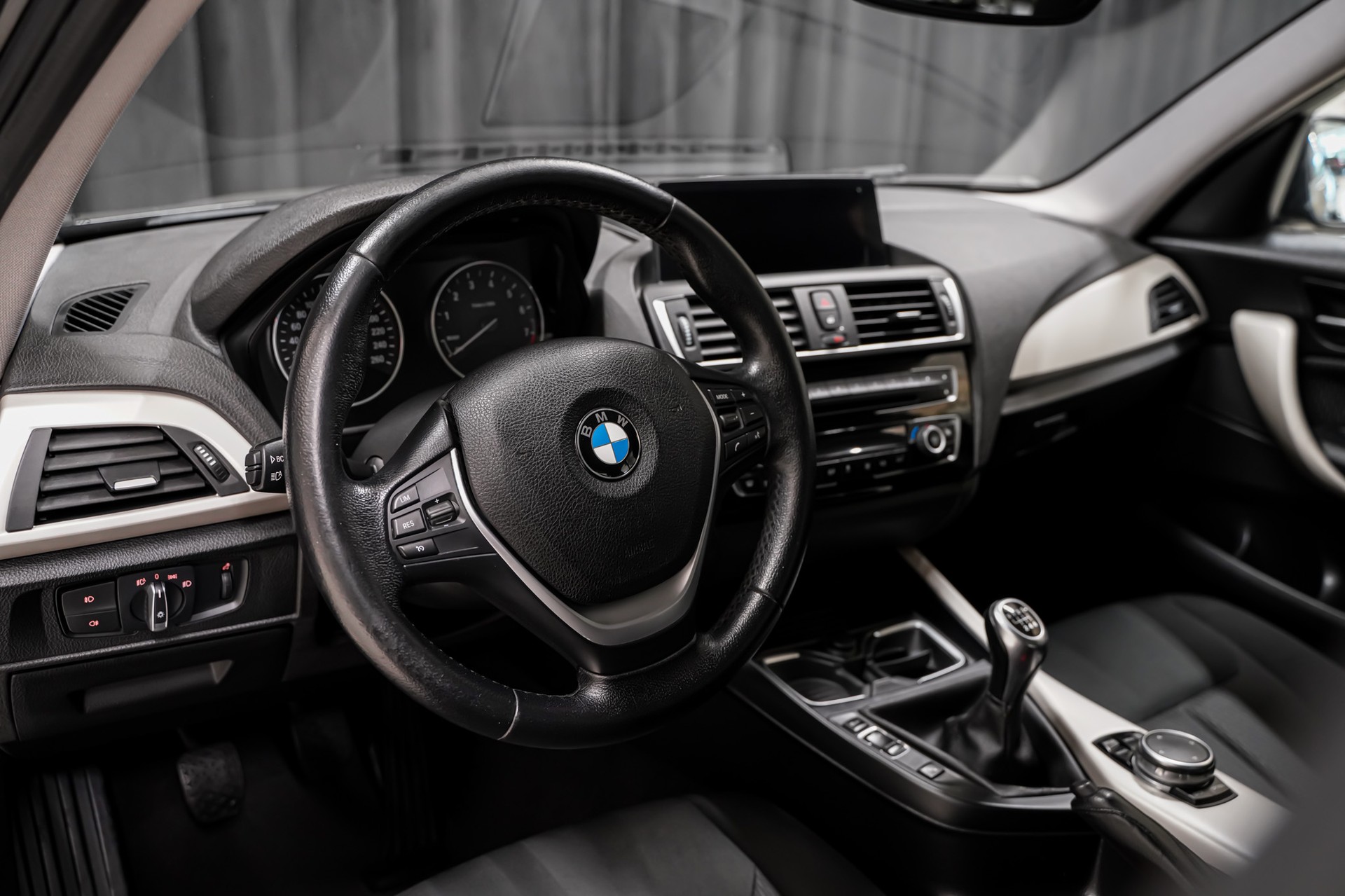 BMW 118i Urban Line-image-9