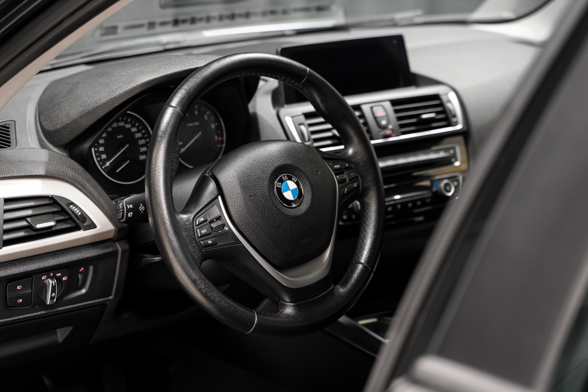 BMW 118i Urban Line-image-8