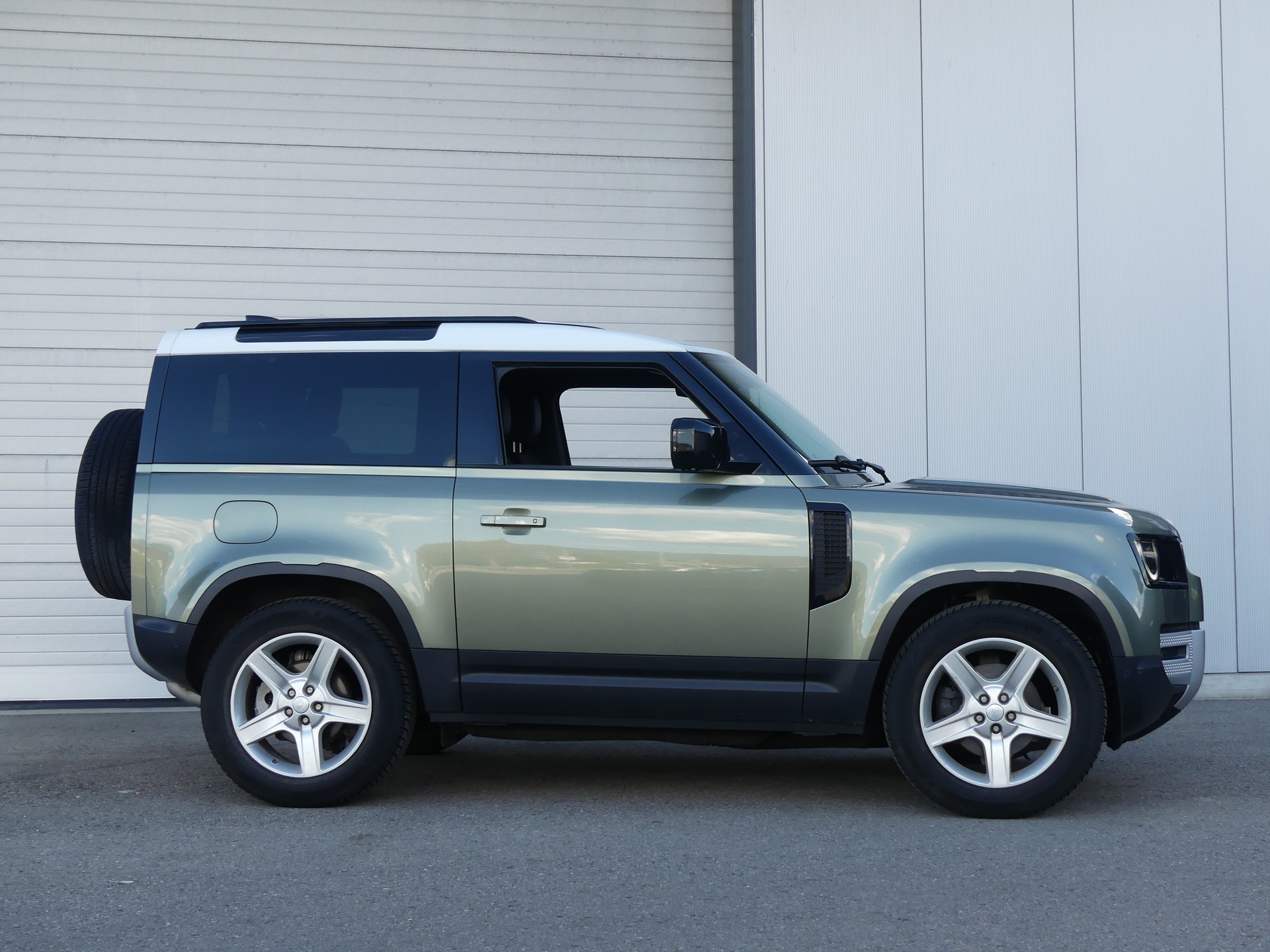 LAND ROVER Defender90 I6 250 X-D SE-image-6