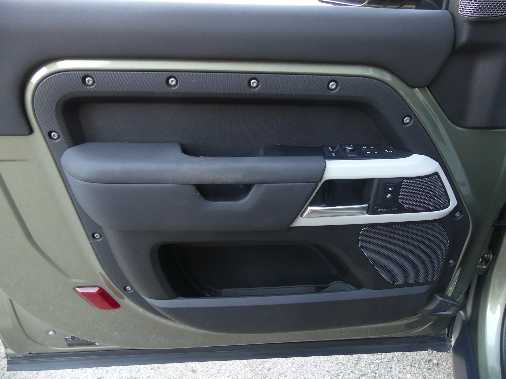LAND ROVER Defender90 I6 250 X-D SE-image-10