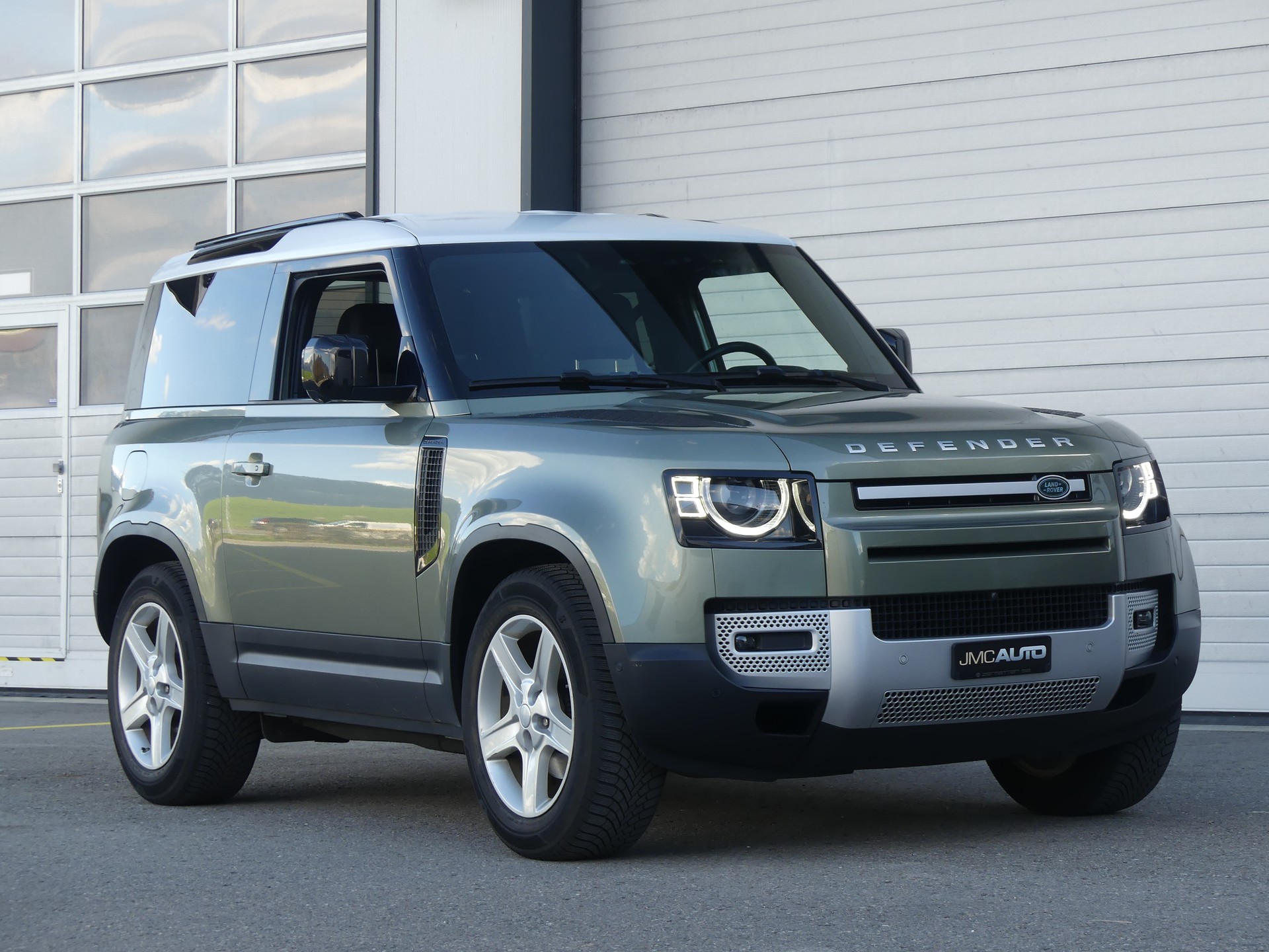 LAND ROVER Defender90 I6 250 X-D SE