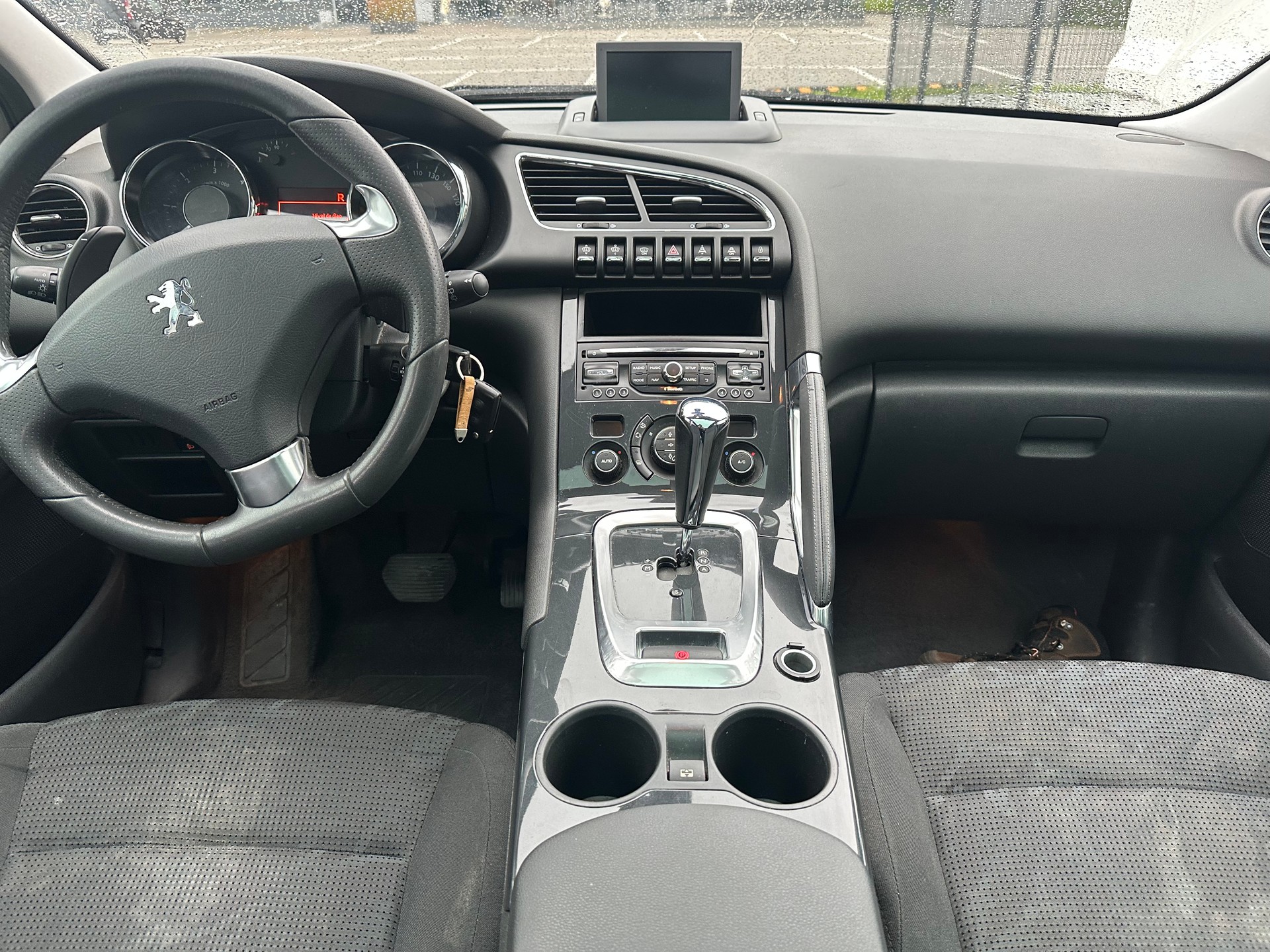 PEUGEOT 3008 1.6 HDI Swiss Edition EGS6-image-7