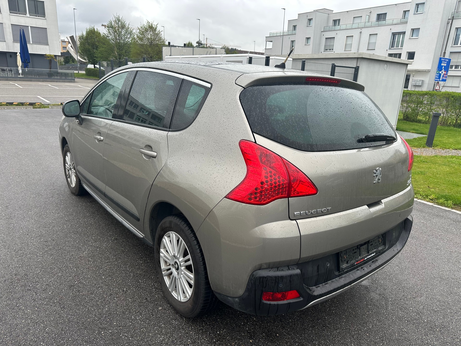 PEUGEOT 3008 1.6 HDI Swiss Edition EGS6-image-5