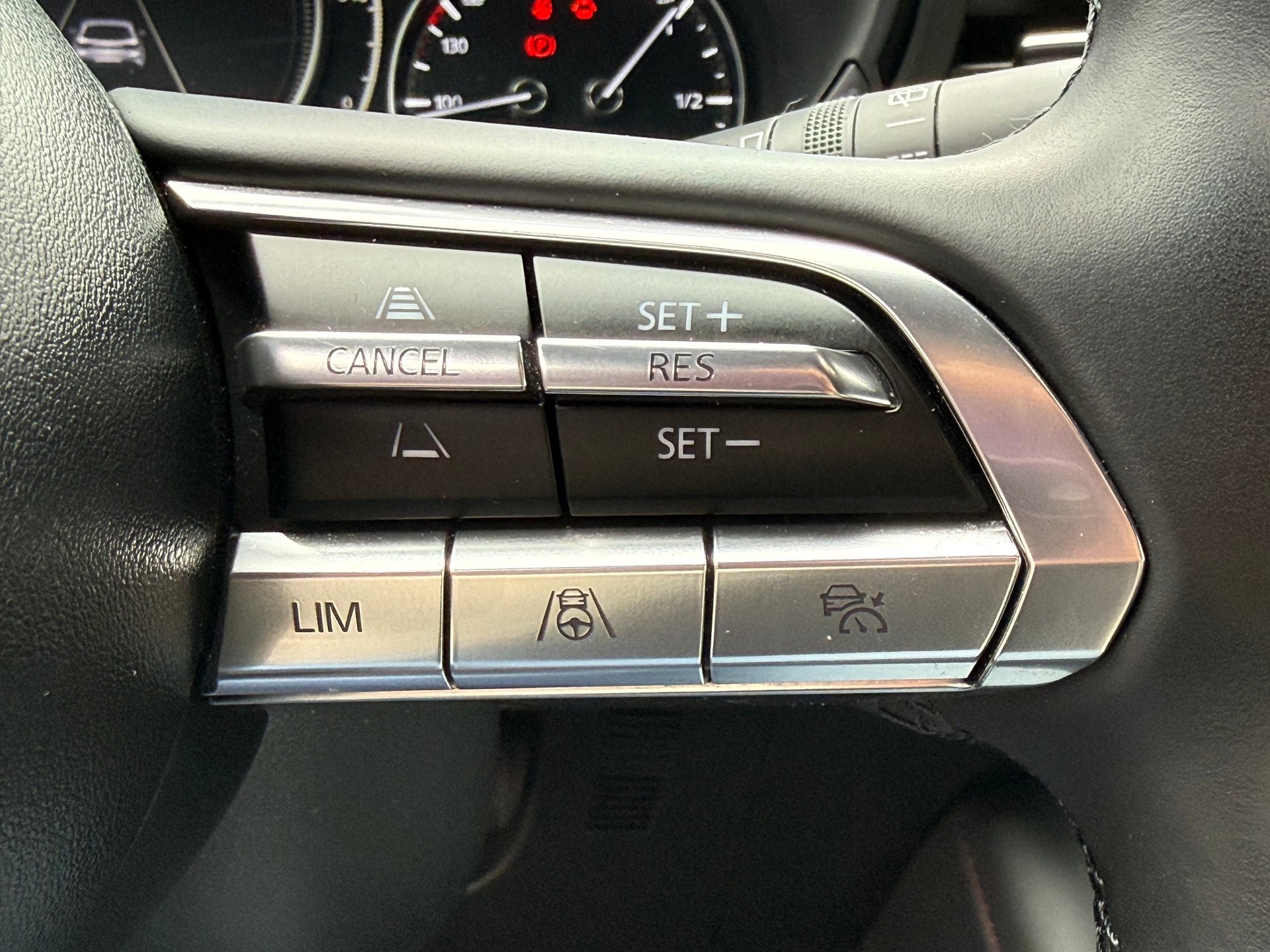 MAZDA 3 Hatchback SKYACTIV-X M Hybrid 186 Homura Automat-image-13