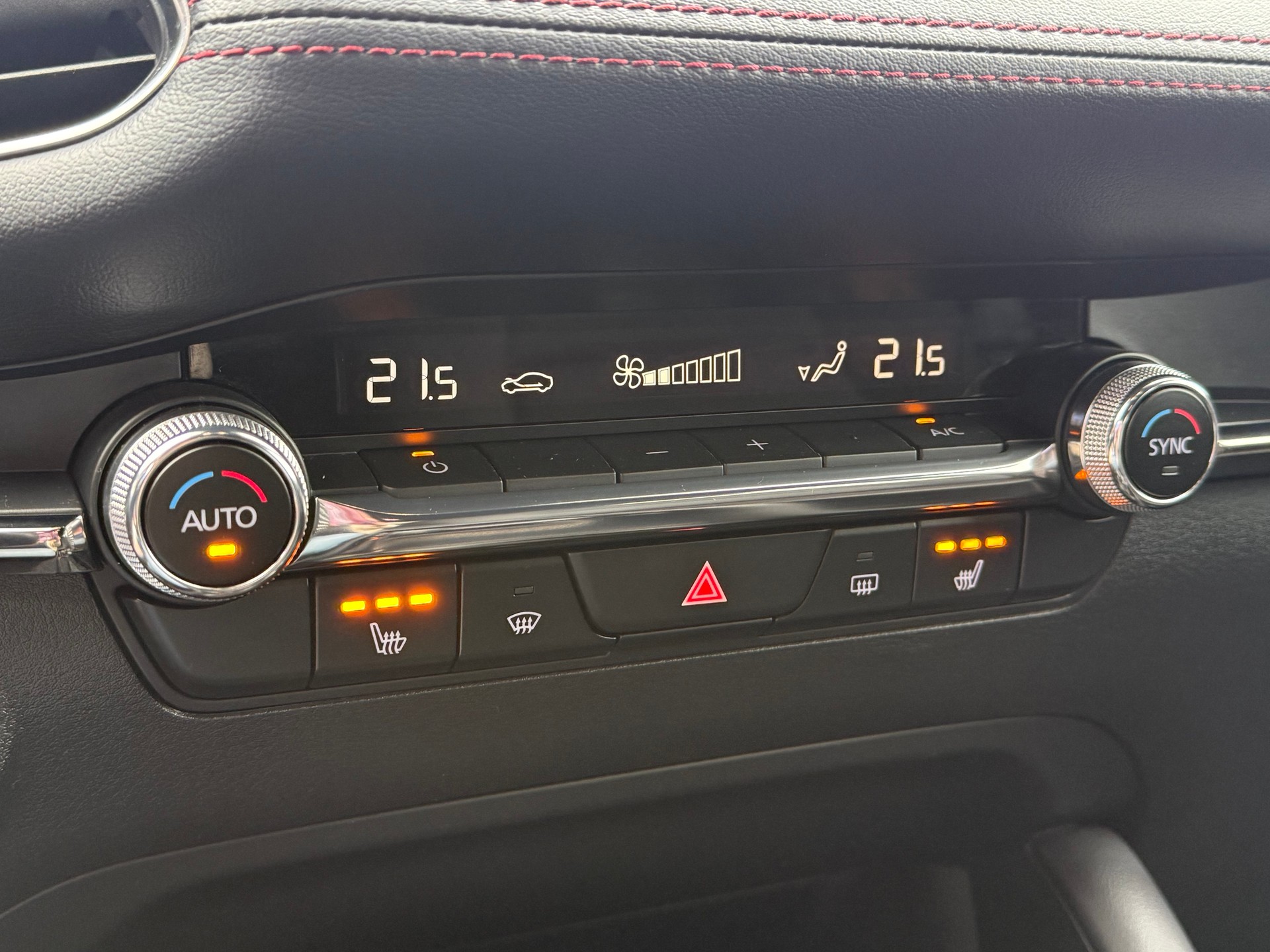 MAZDA 3 Hatchback SKYACTIV-X M Hybrid 186 Homura Automat-image-14