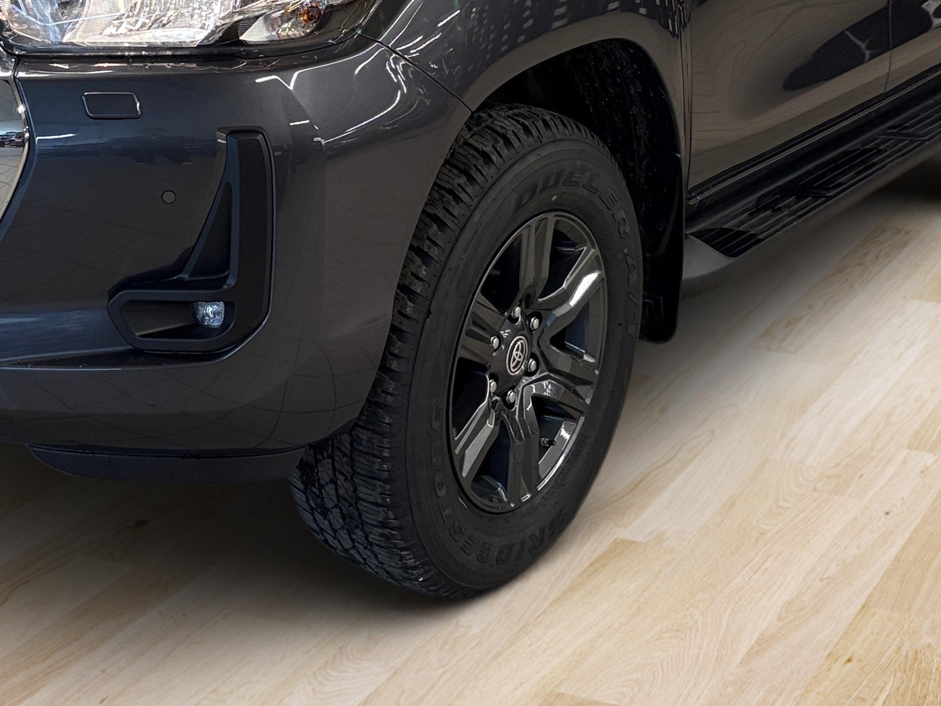 TOYOTA Hilux Double Cab.-Pick-up 2.4 D-4D 150 Style-image-9