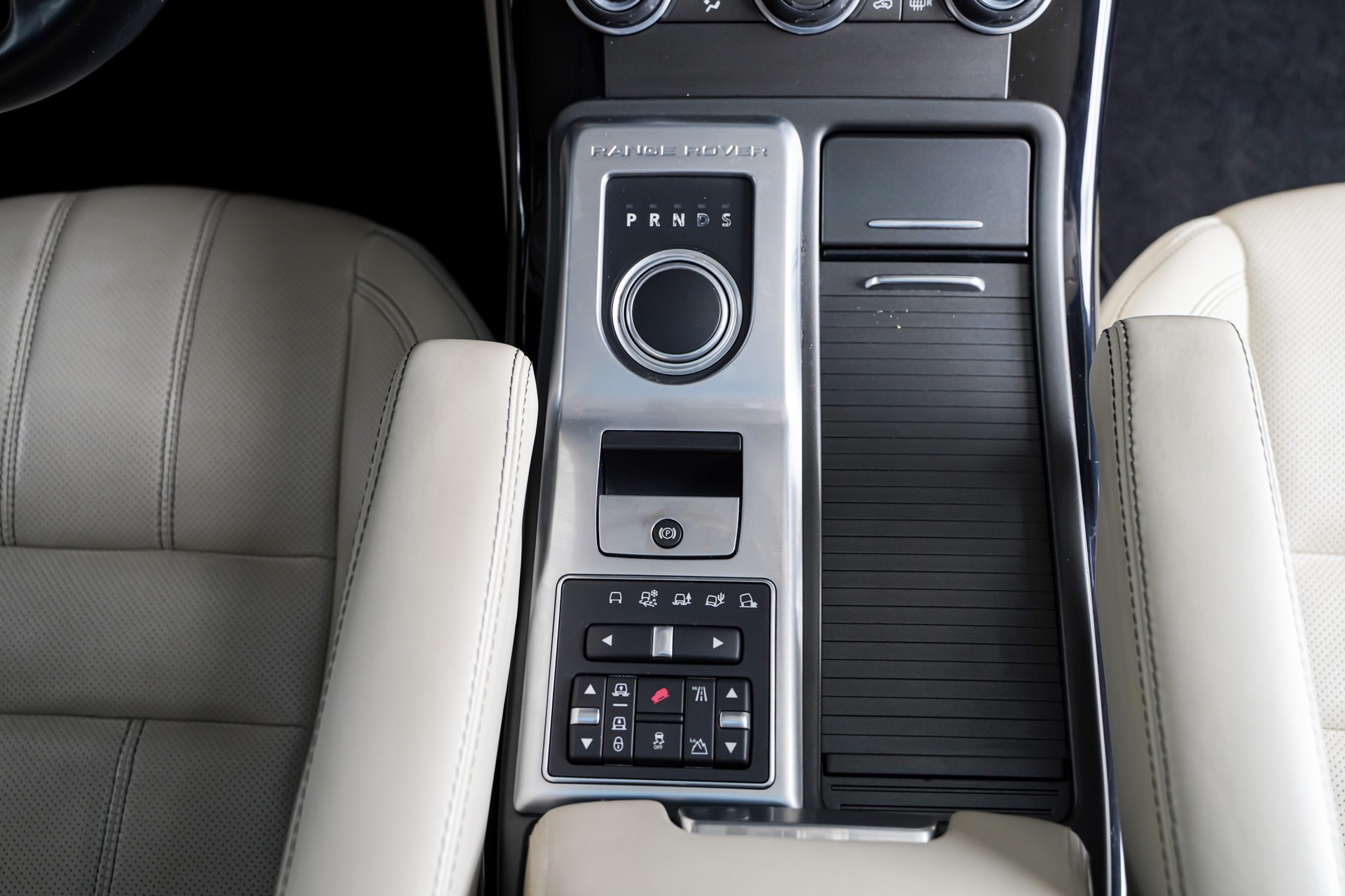 LAND ROVER Range Rover Sport 3.0 TDV6 Autobiography Automatic-image-23