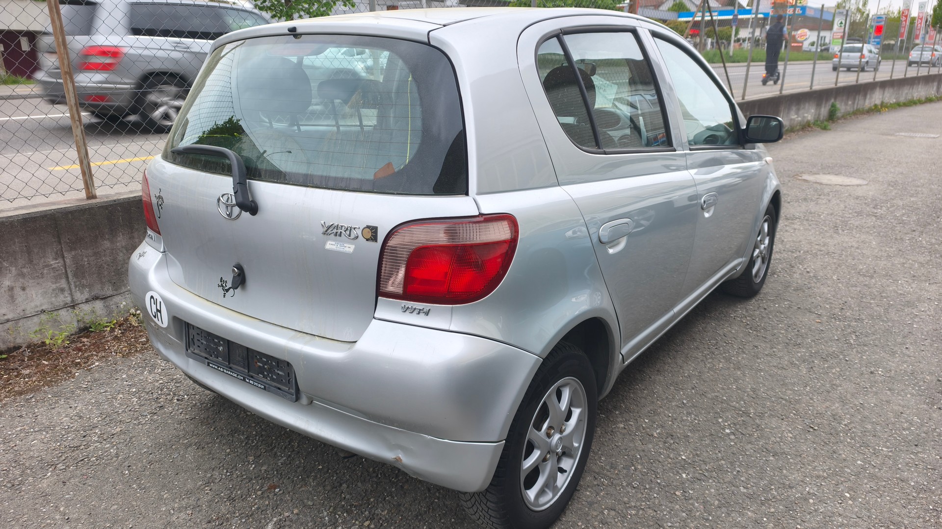 TOYOTA Yaris 1.3 Linea Sol-showroom-element-3