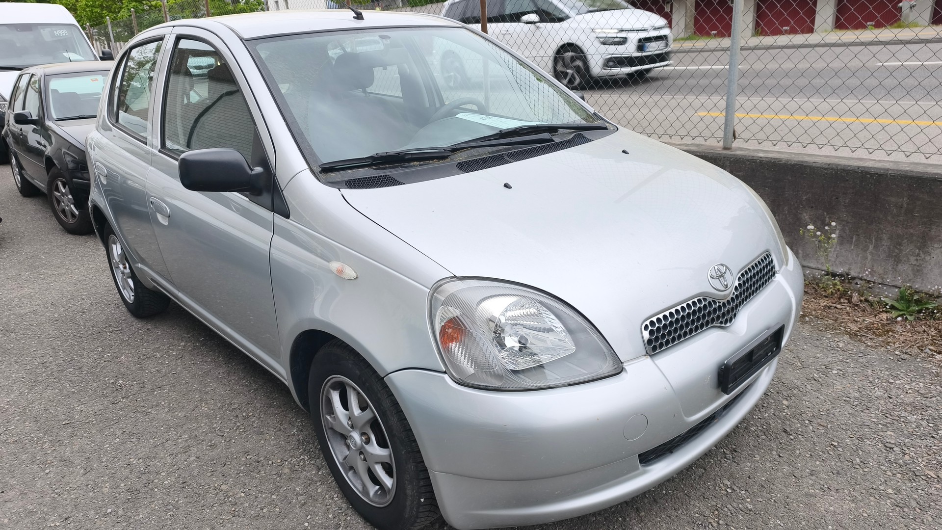 TOYOTA Yaris 1.3 Linea Sol-showroom-element-1
