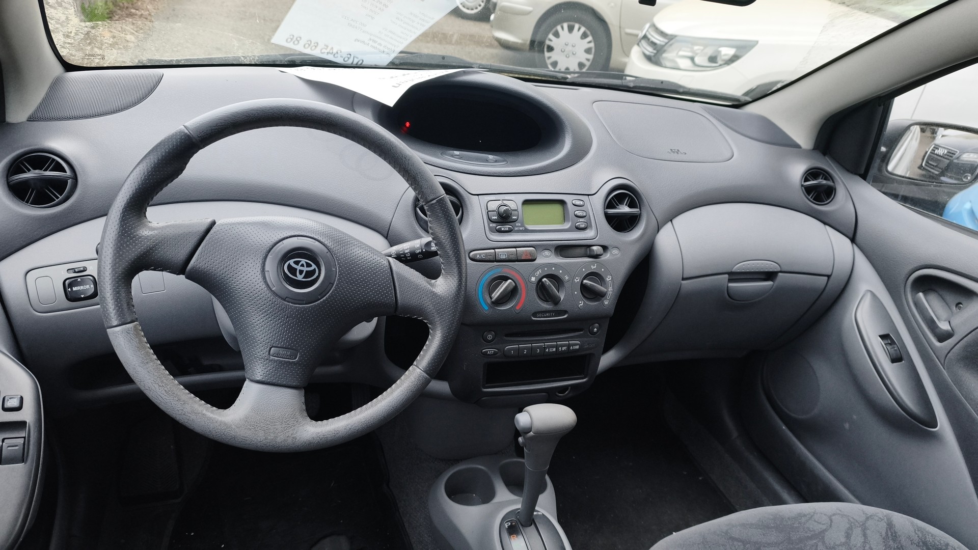 TOYOTA Yaris 1.3 Linea Sol-image-5