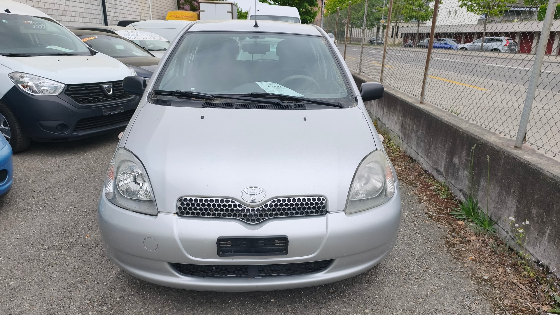 TOYOTA Yaris 1.3 Linea Sol-showroom-element-2