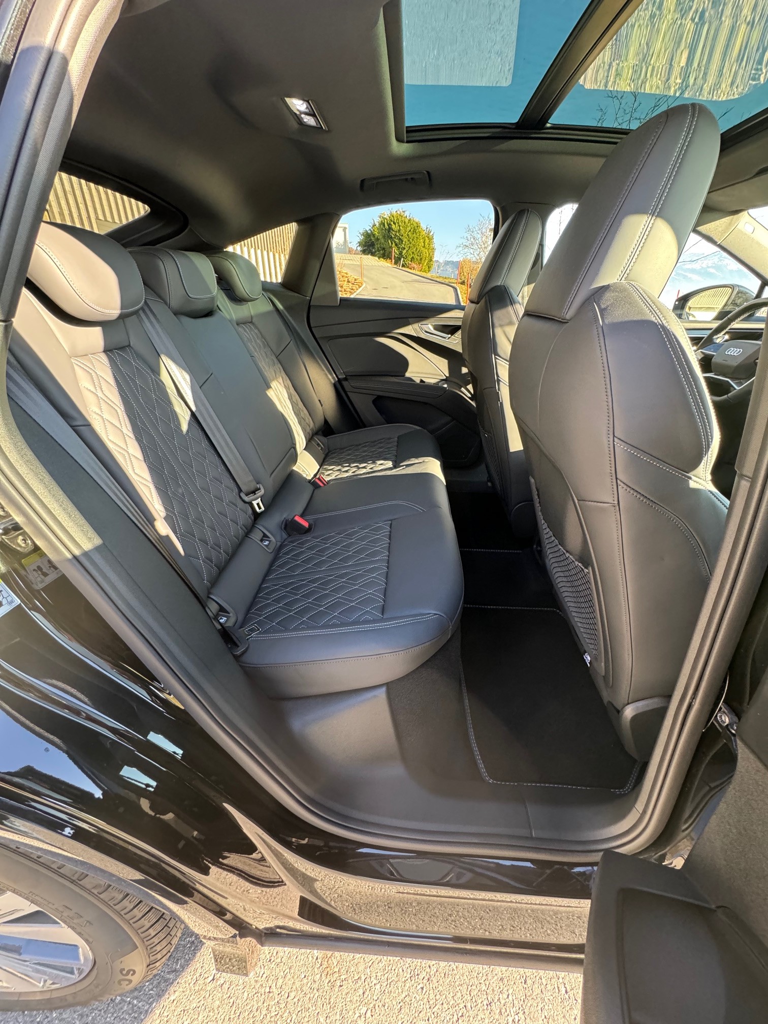 AUDI Q4 Sportback e-tron 50 quattro-image-3