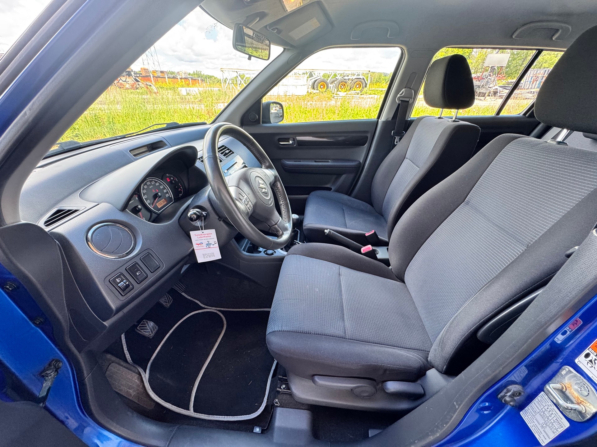 SUZUKI Swift 1.3i 16V GL Top Piz Sulai LE 4x4-image-8