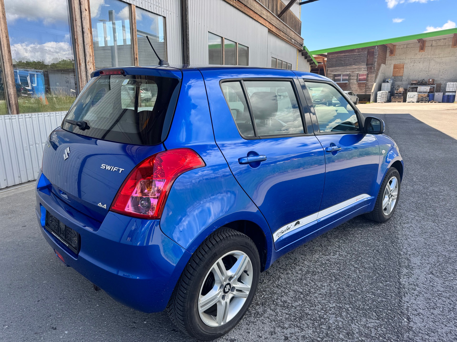 SUZUKI Swift 1.3i 16V GL Top Piz Sulai LE 4x4-image-4