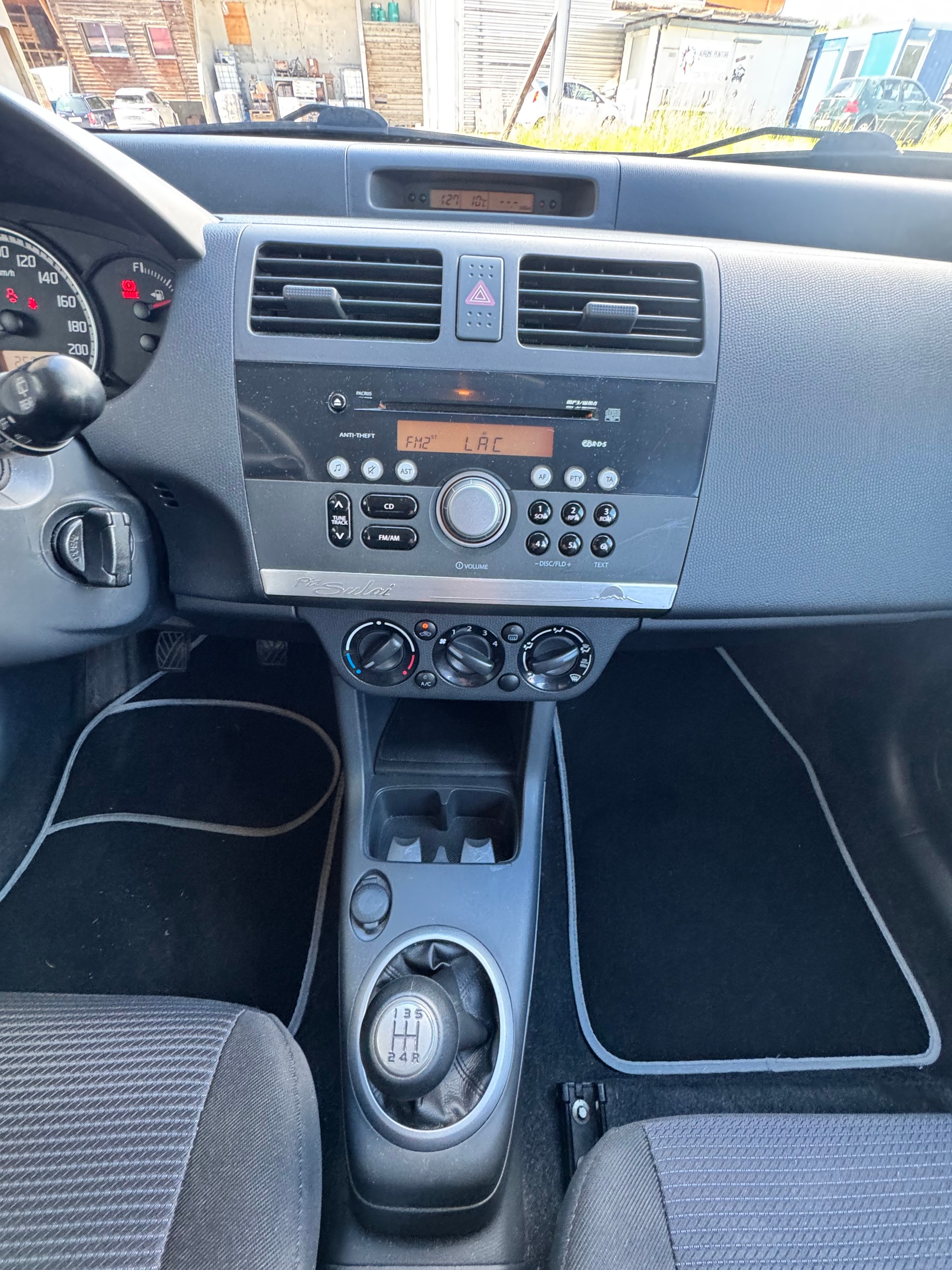 SUZUKI Swift 1.3i 16V GL Top Piz Sulai LE 4x4-image-6
