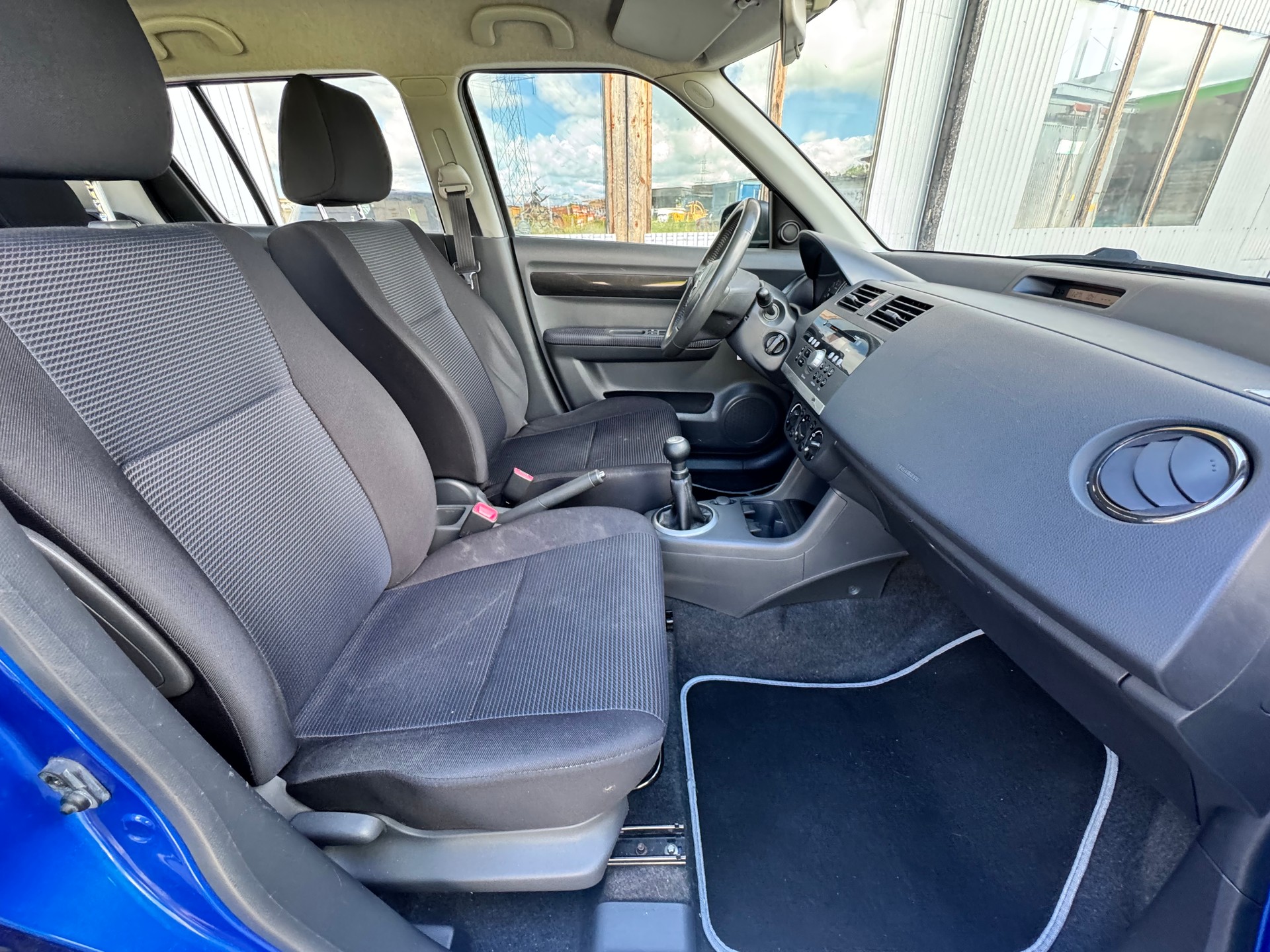 SUZUKI Swift 1.3i 16V GL Top Piz Sulai LE 4x4-image-9