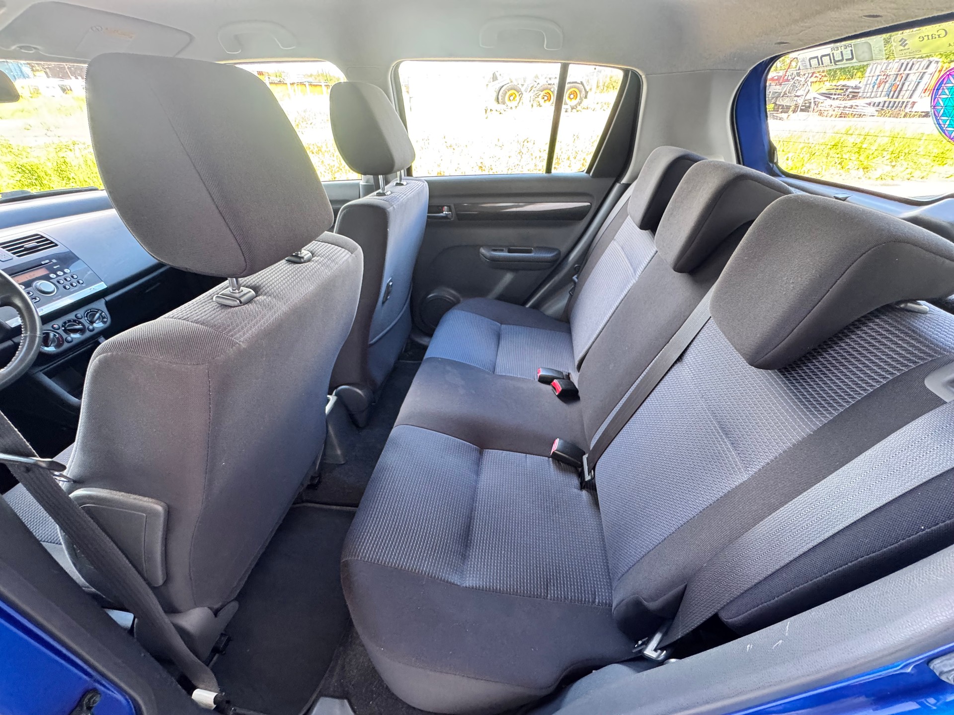 SUZUKI Swift 1.3i 16V GL Top Piz Sulai LE 4x4-image-11