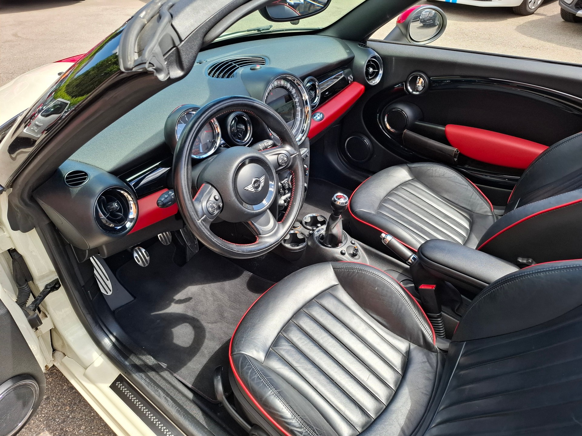 MINI Cooper John Cooper Works Roadster-image-8