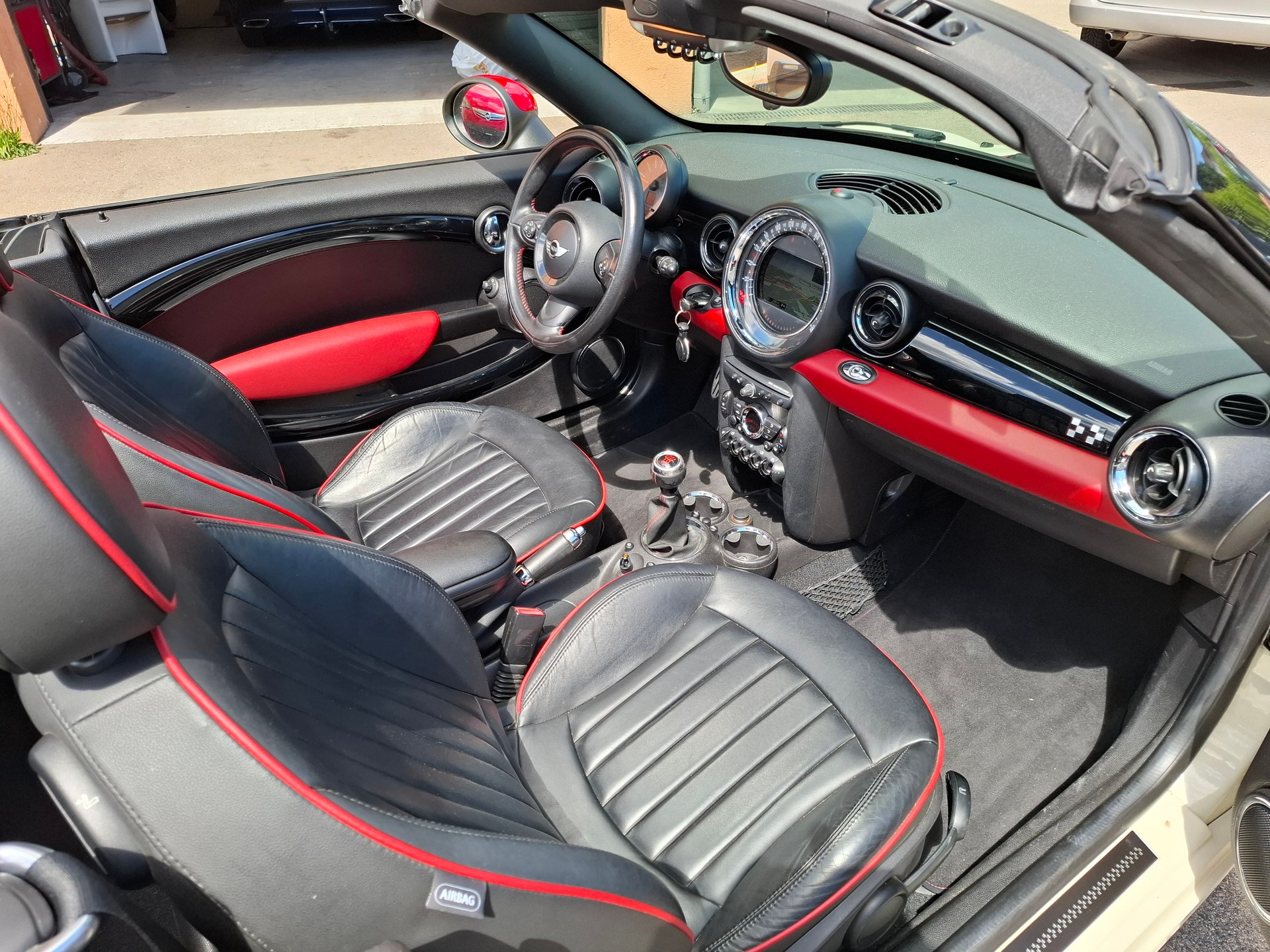 MINI Cooper John Cooper Works Roadster-image-9