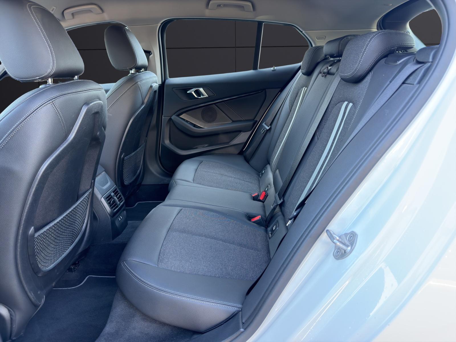 BMW 120d xDrive-image-17
