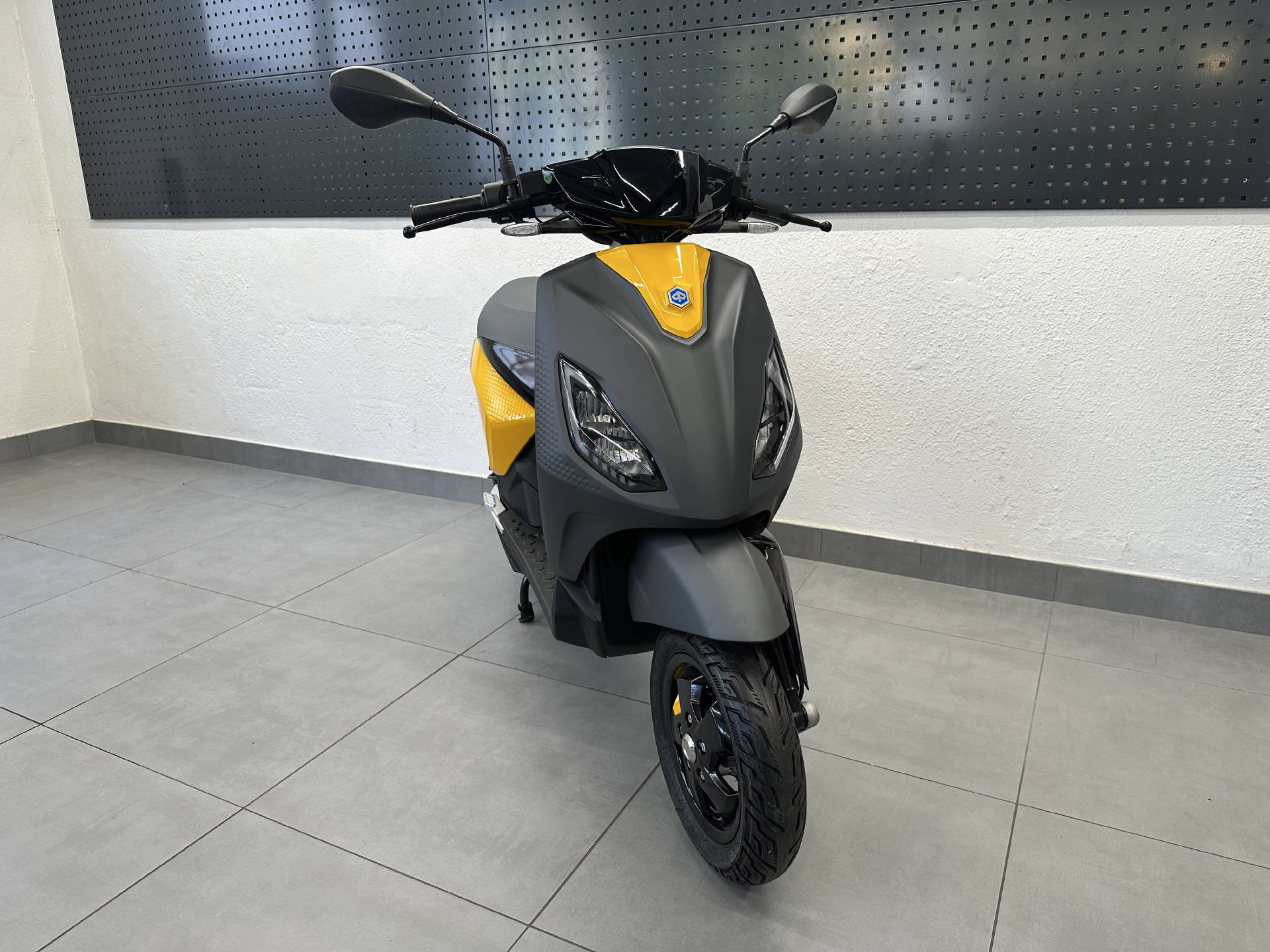 PIAGGIO 1 Active | Neu | Elektro Roller | Garantie-showroom-element-2