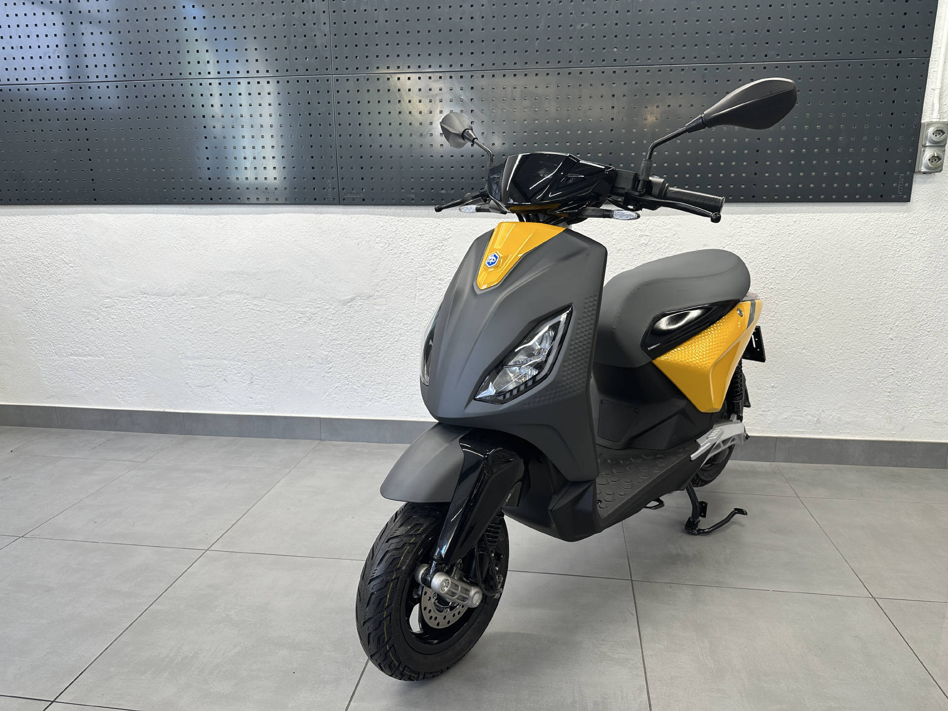 PIAGGIO 1 Active | Neu | Elektro Roller | Garantie-image-4