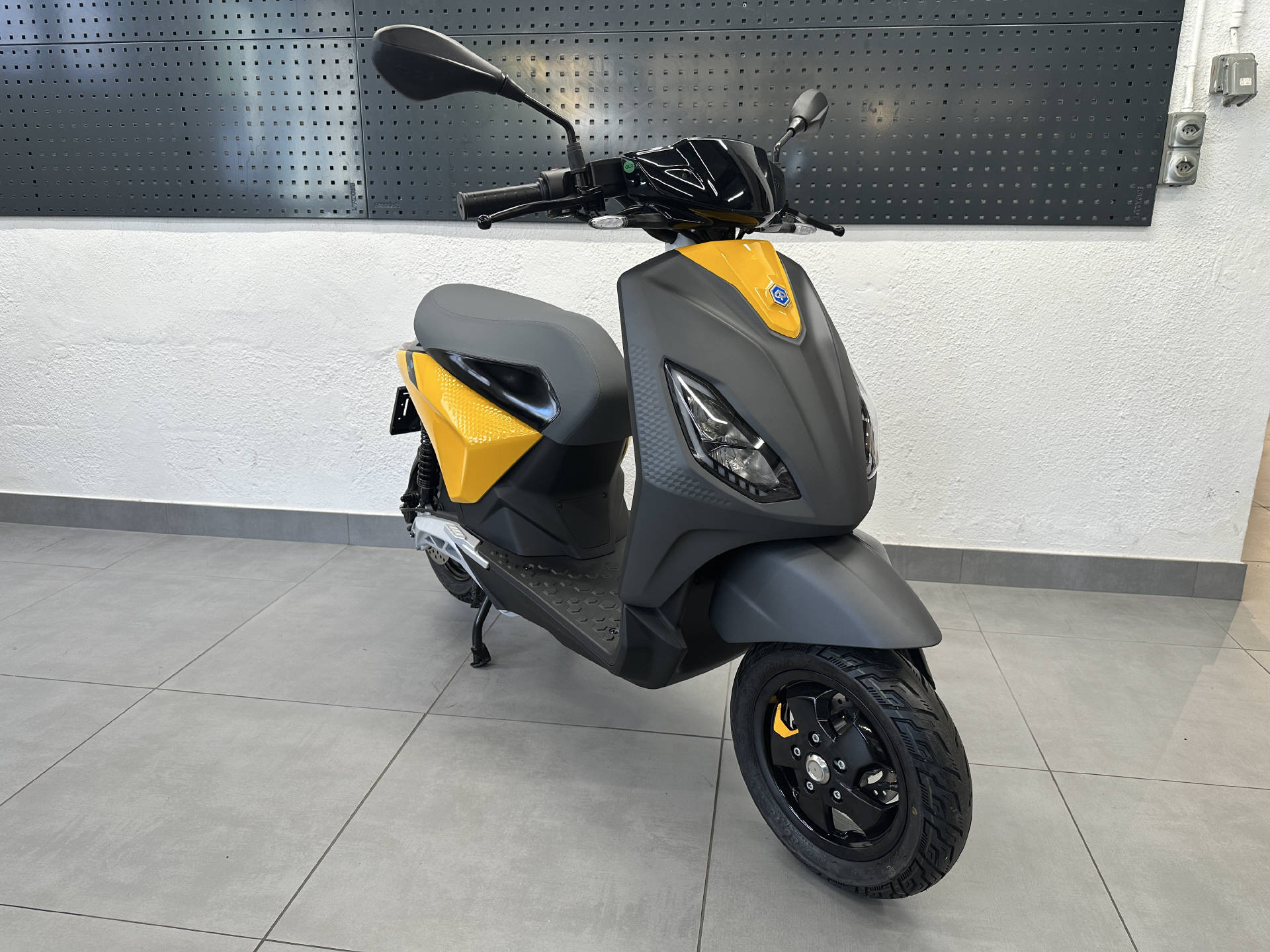 PIAGGIO 1 Active | Neu | Elektro Roller | Garantie
