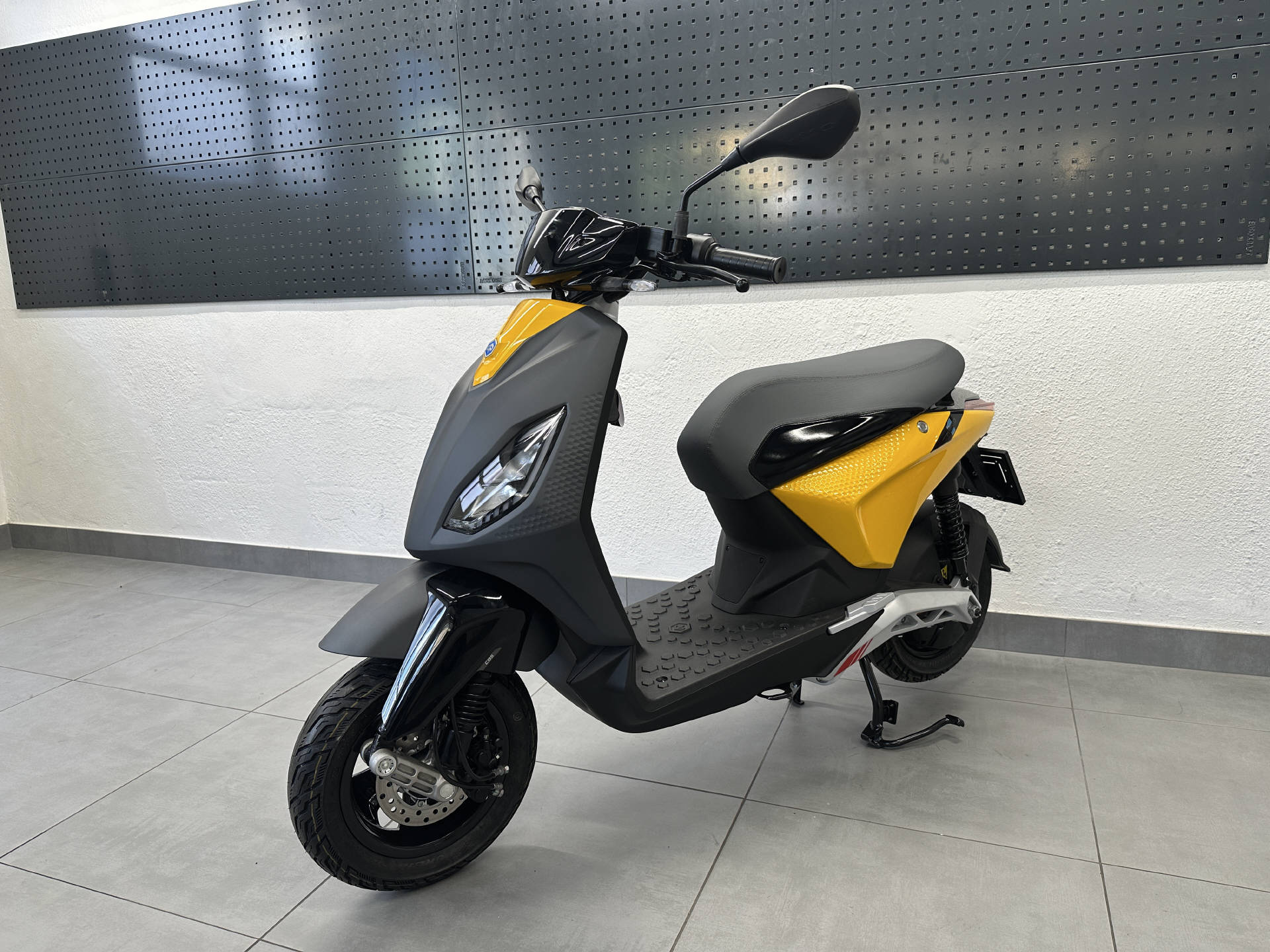 PIAGGIO 1 Active | Neu | Elektro Roller | Garantie-image-5