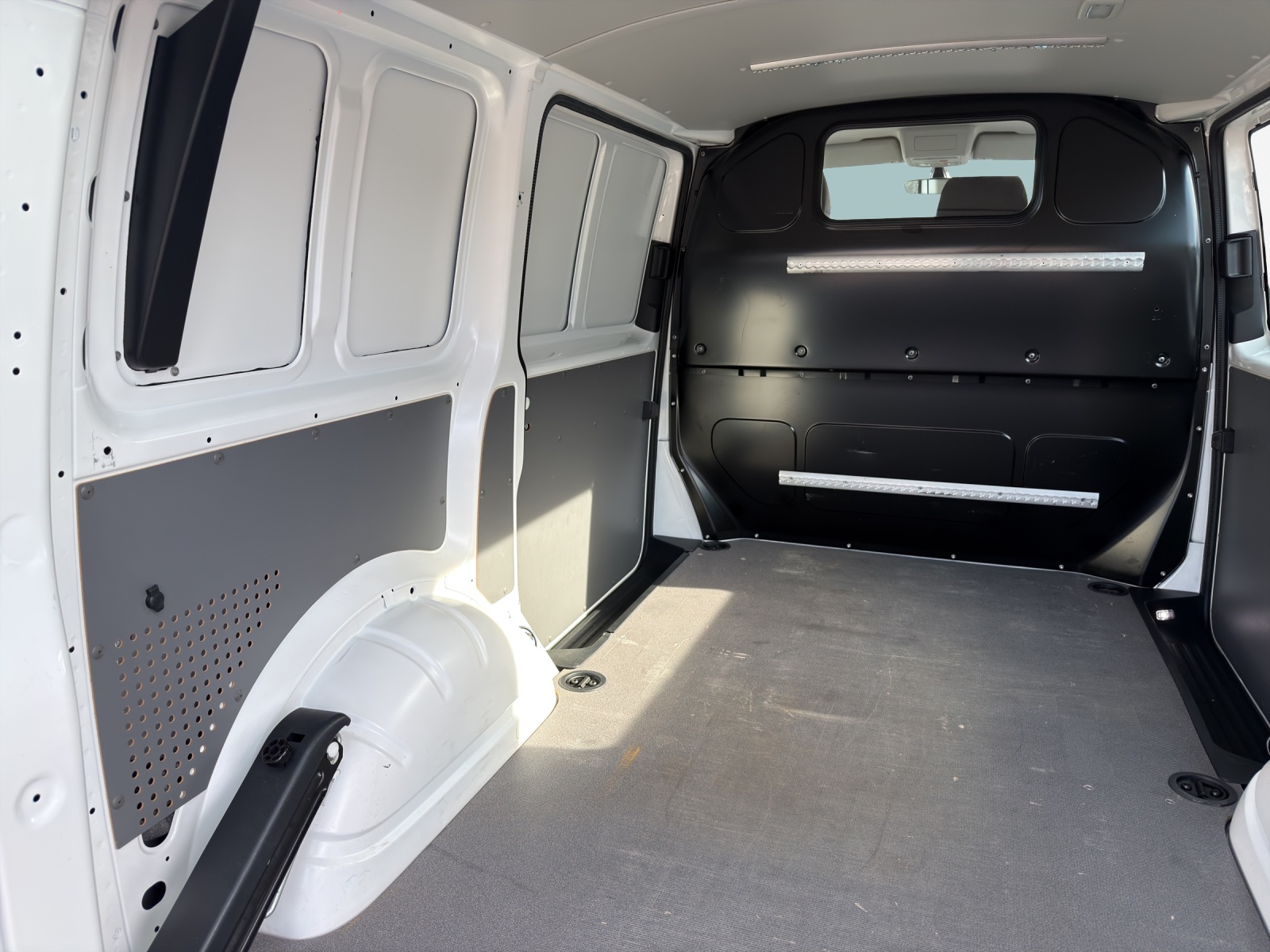 VW T6.1 2.0 TDI-image-14