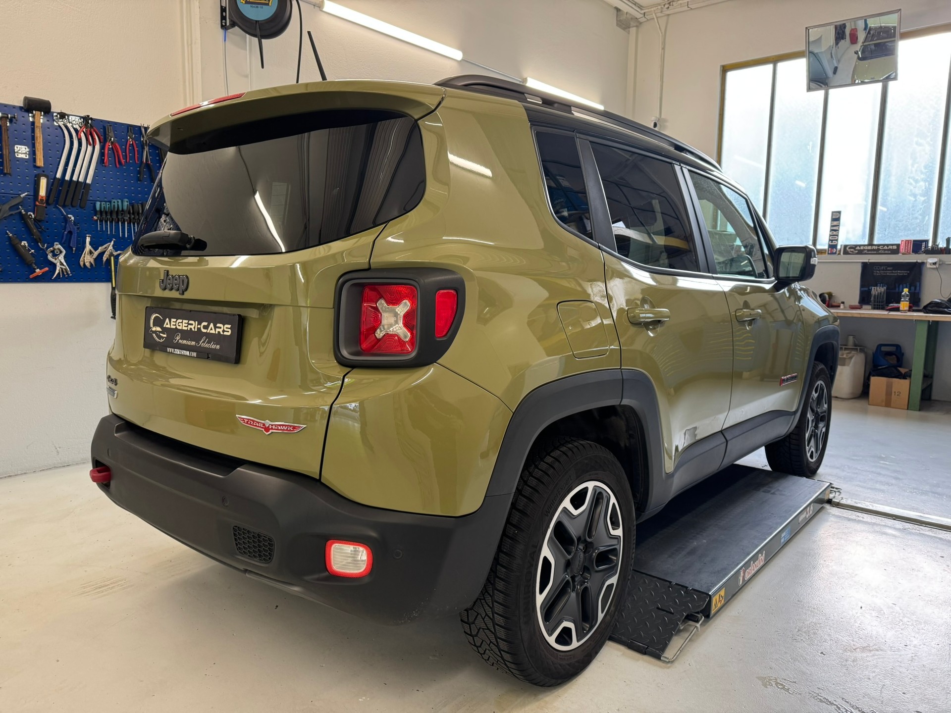 JEEP Renegade 2.0 CRD Trailhawk AWD + Low Range 9ATX-showroom-element-3