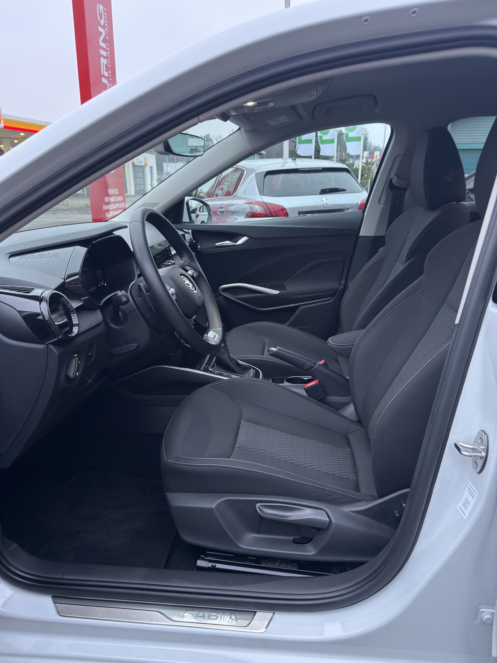 SKODA Fabia 1.0 TSI Selection DSG-image-9