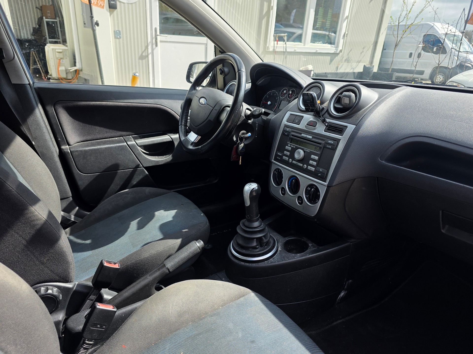 FORD Fiesta 1.4 16V Trend-image-12