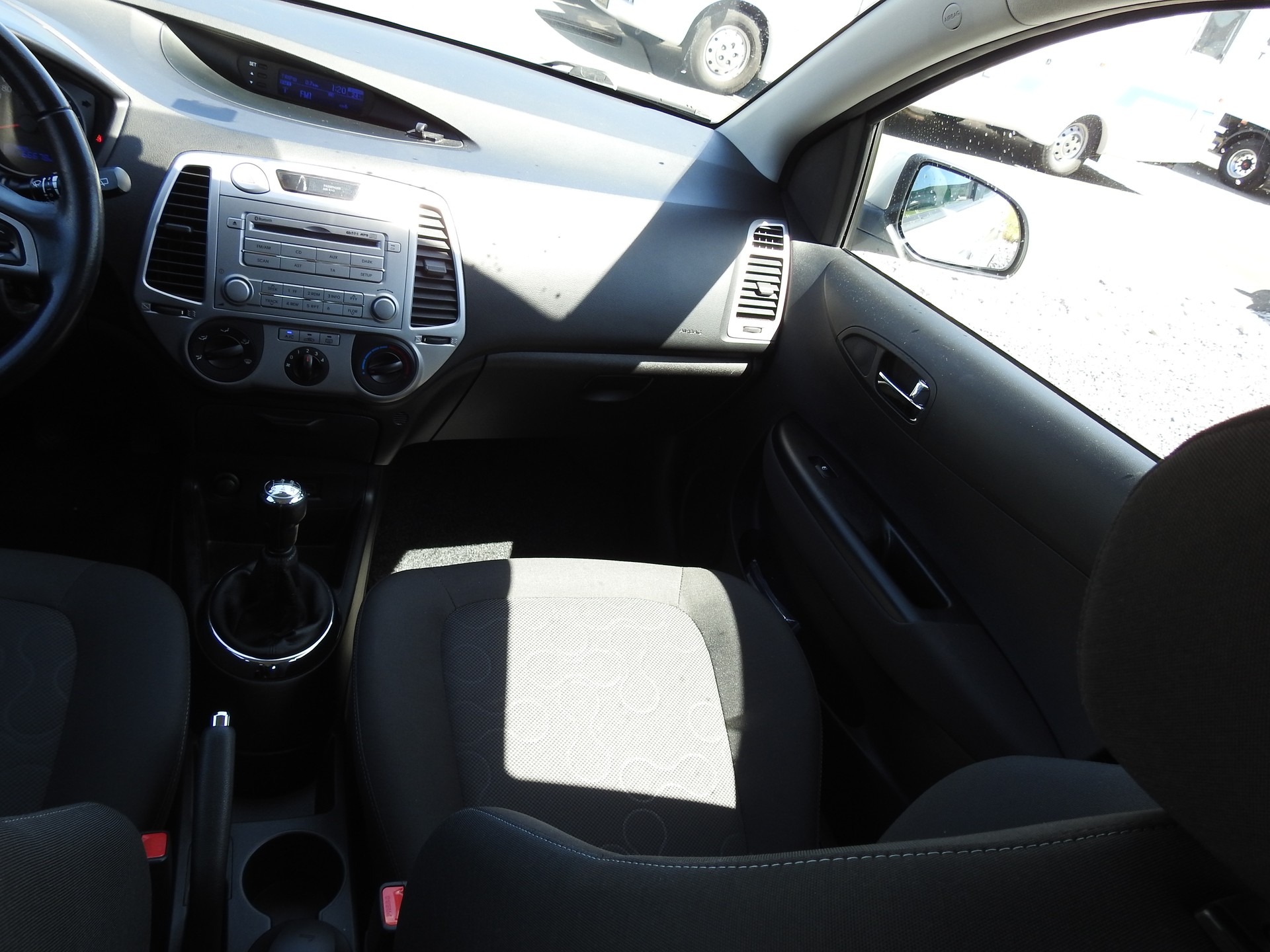HYUNDAI i20 1.2 Comfort-image-17