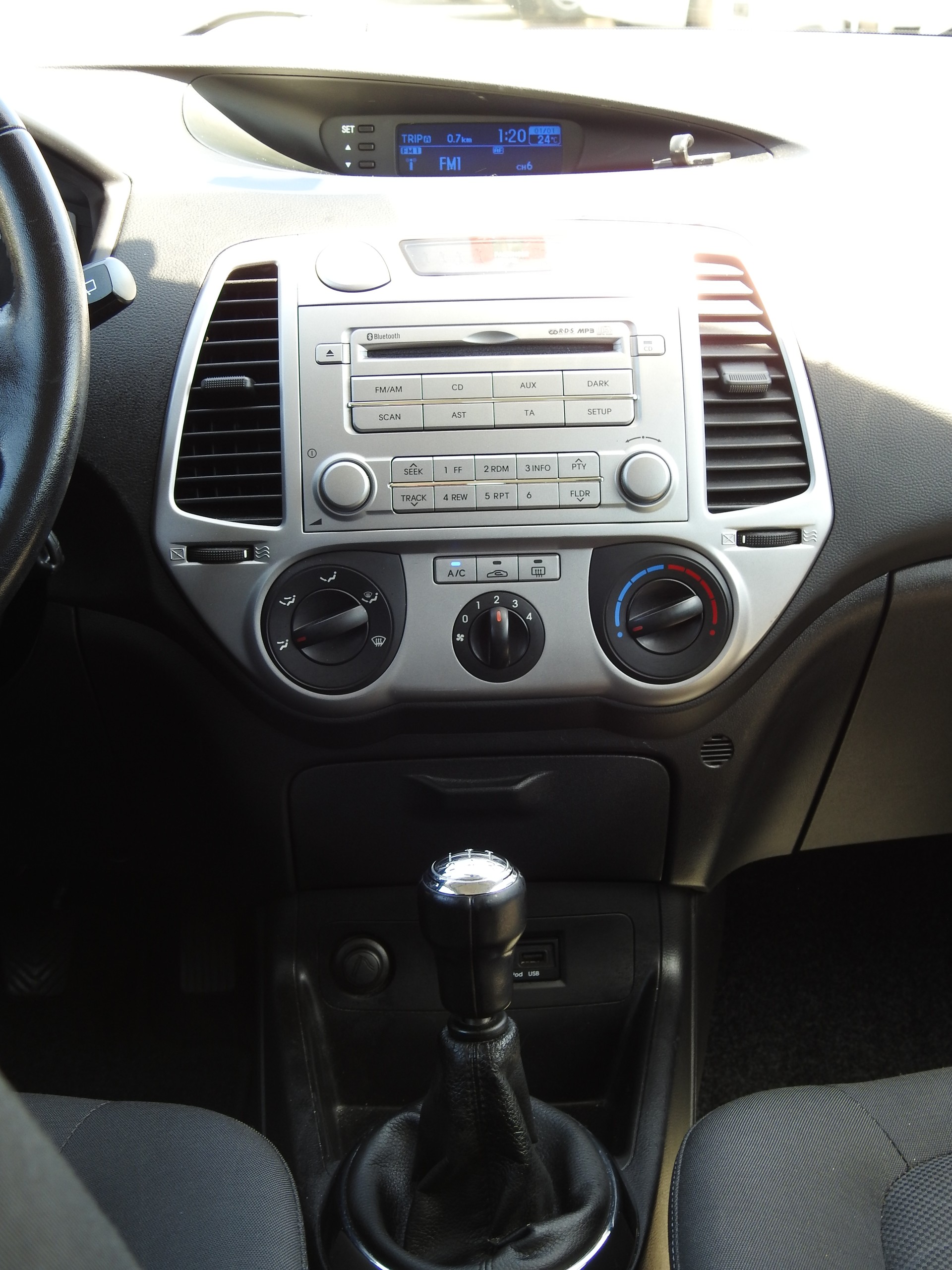 HYUNDAI i20 1.2 Comfort-image-16
