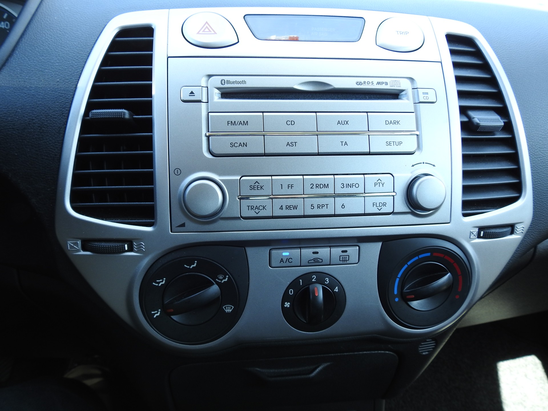 HYUNDAI i20 1.2 Comfort-image-20