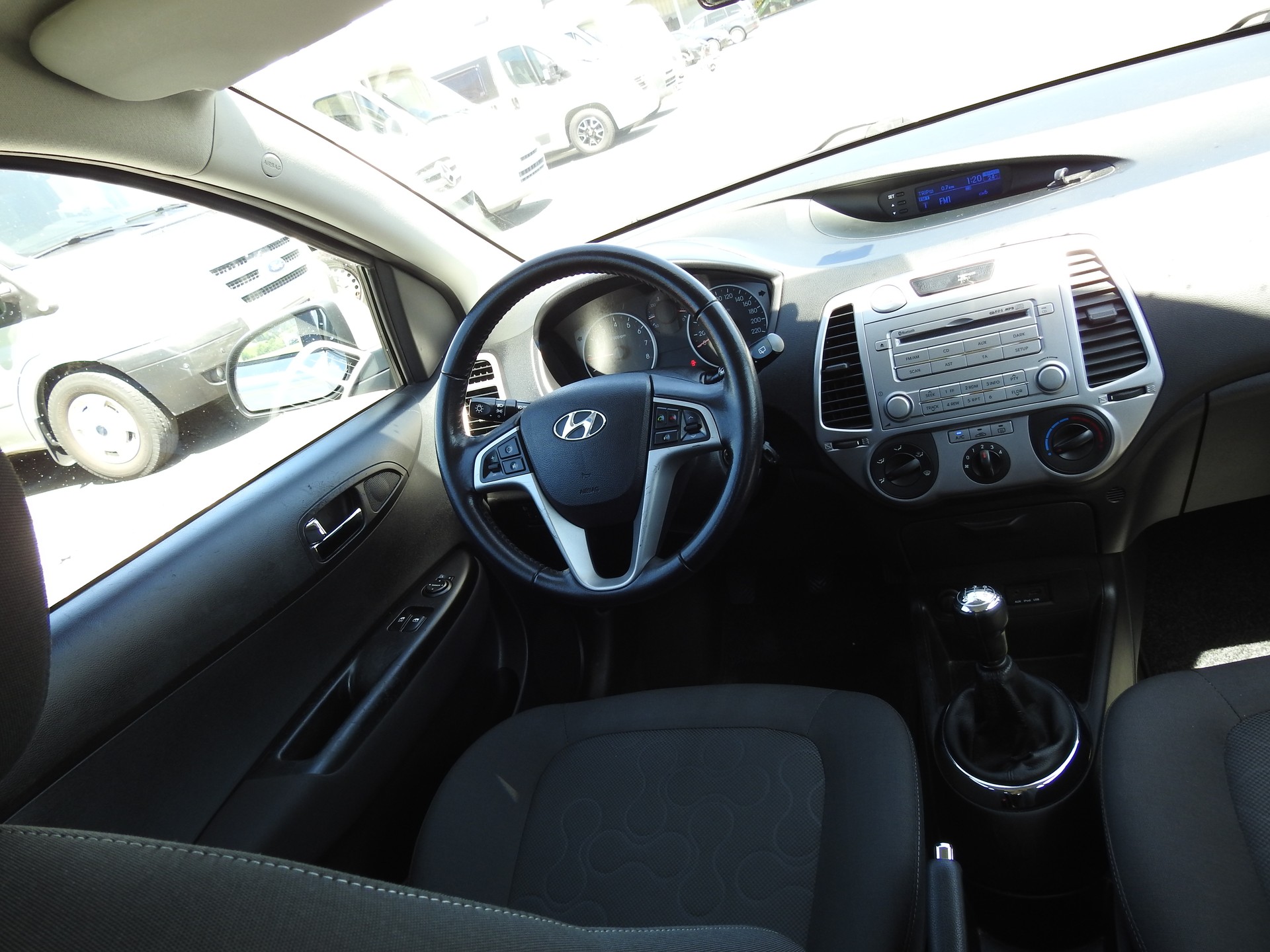 HYUNDAI i20 1.2 Comfort-image-18
