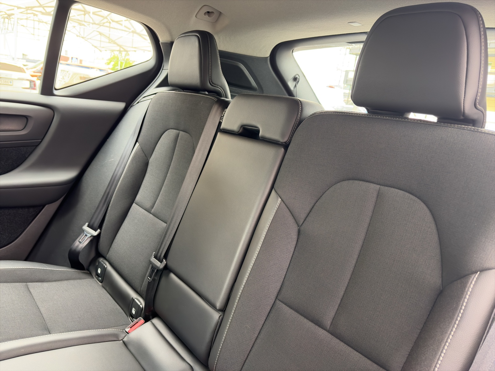VOLVO XC40 2.0 D4 Momentum AWD-image-17