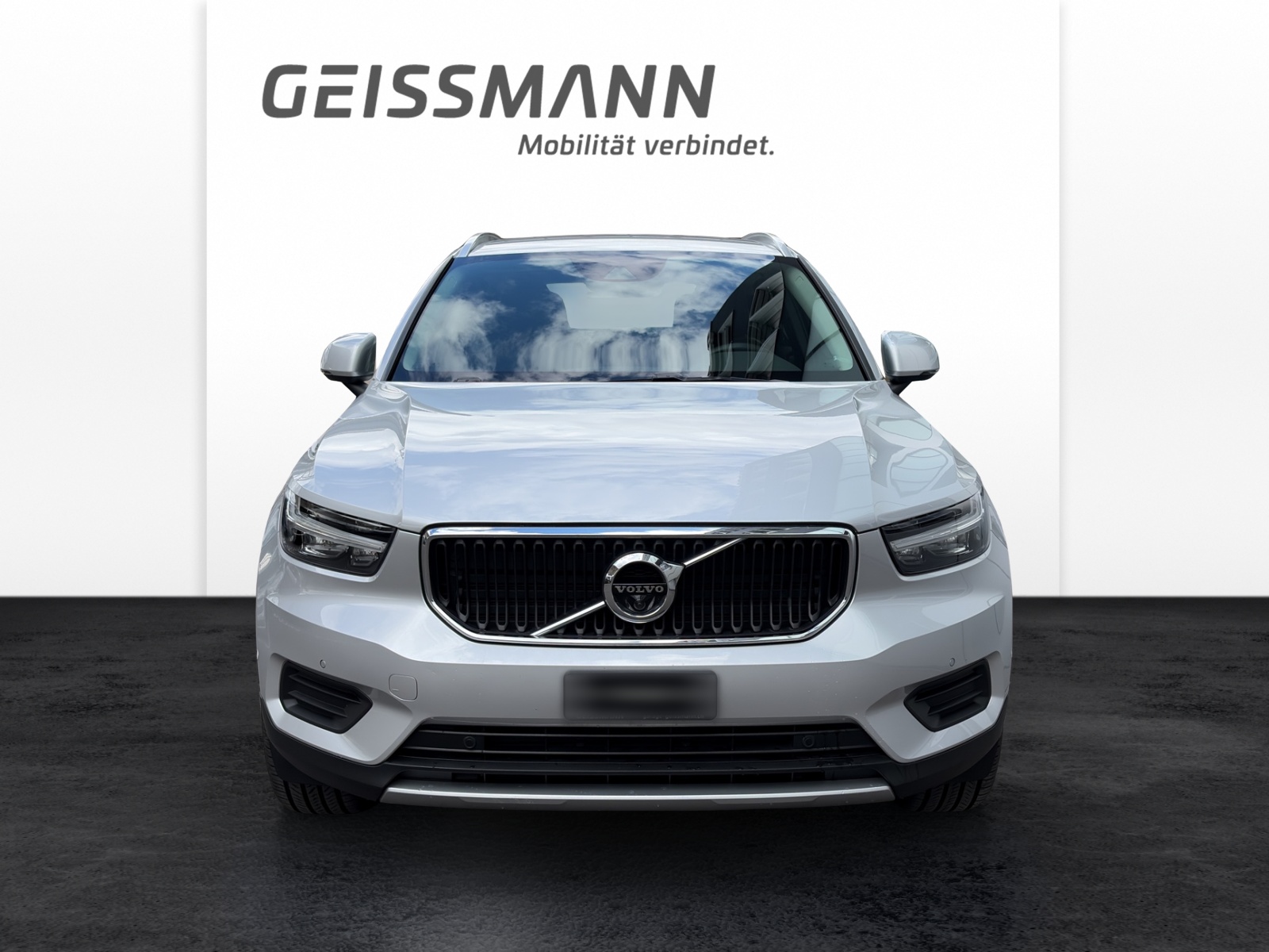 VOLVO XC40 2.0 D4 Momentum AWD-image-6