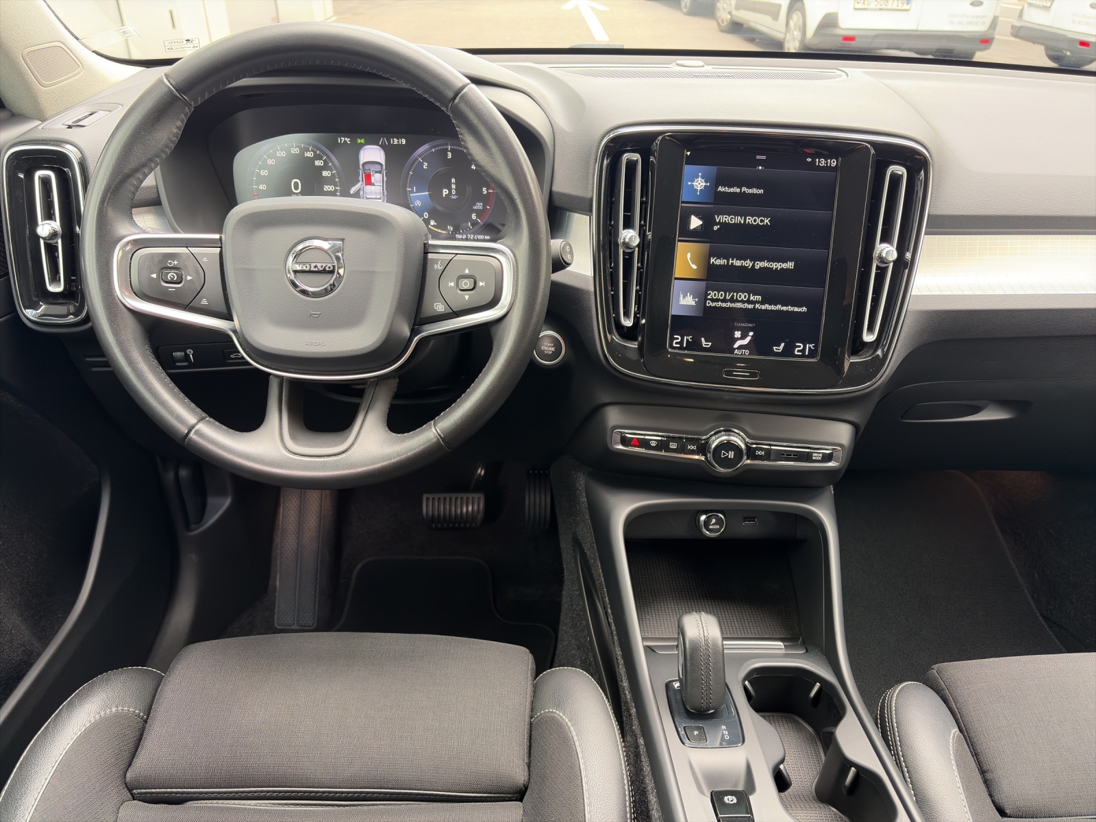 VOLVO XC40 2.0 D4 Momentum AWD-image-9