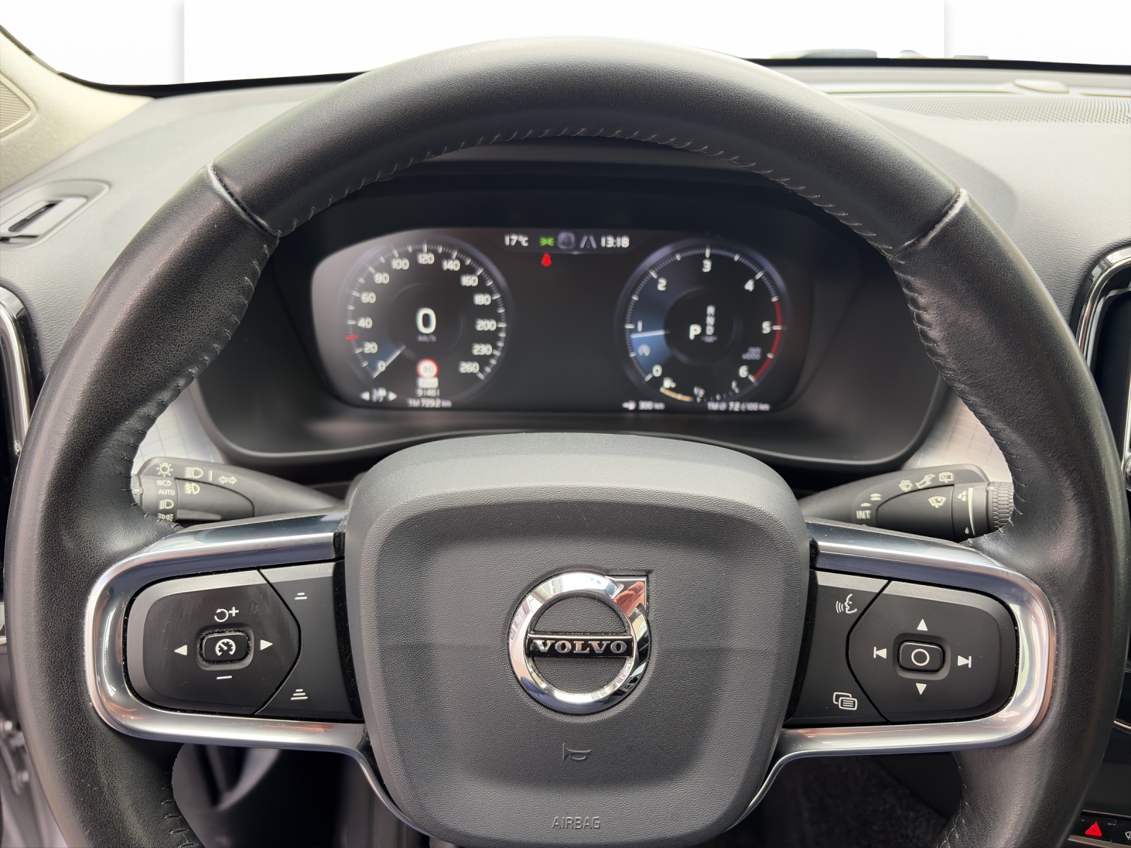 VOLVO XC40 2.0 D4 Momentum AWD-image-12