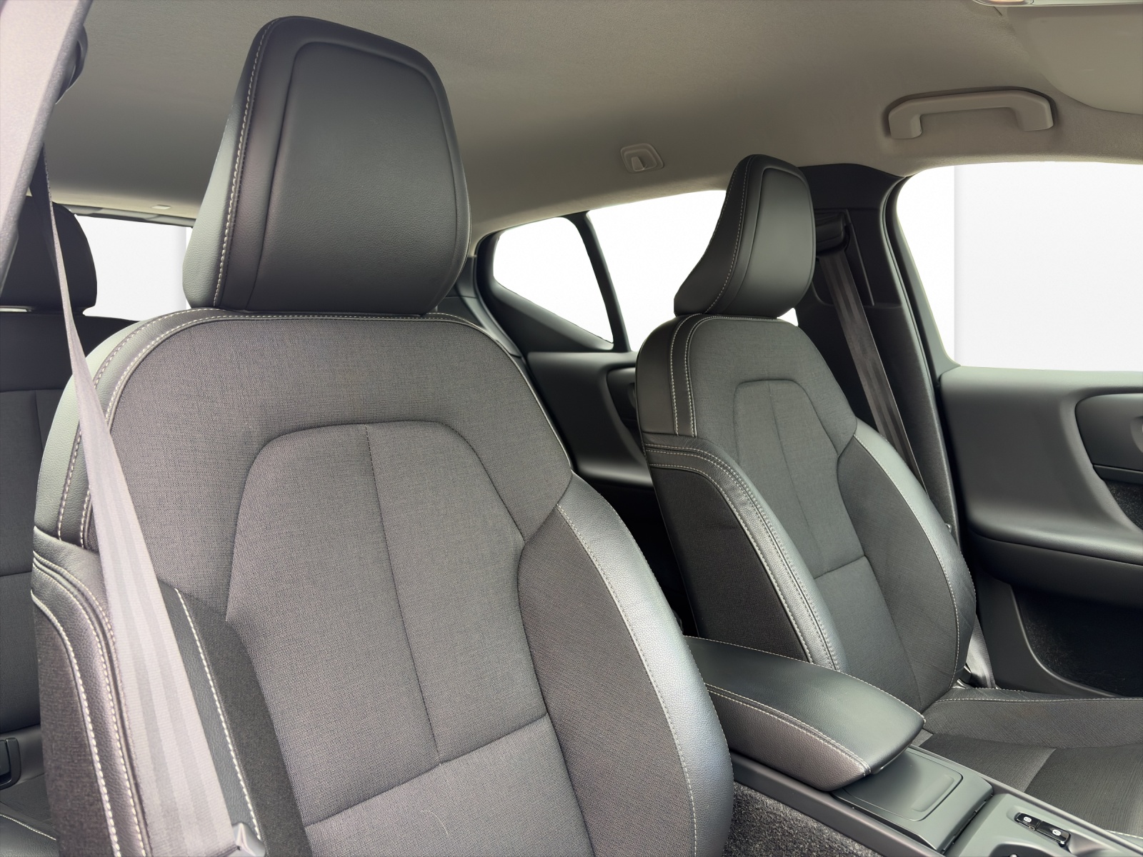 VOLVO XC40 2.0 D4 Momentum AWD-image-15
