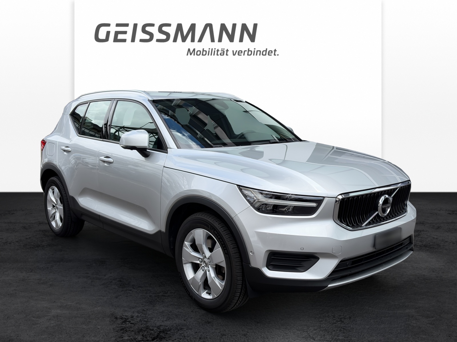 VOLVO XC40 2.0 D4 Momentum AWD-showroom-element-1