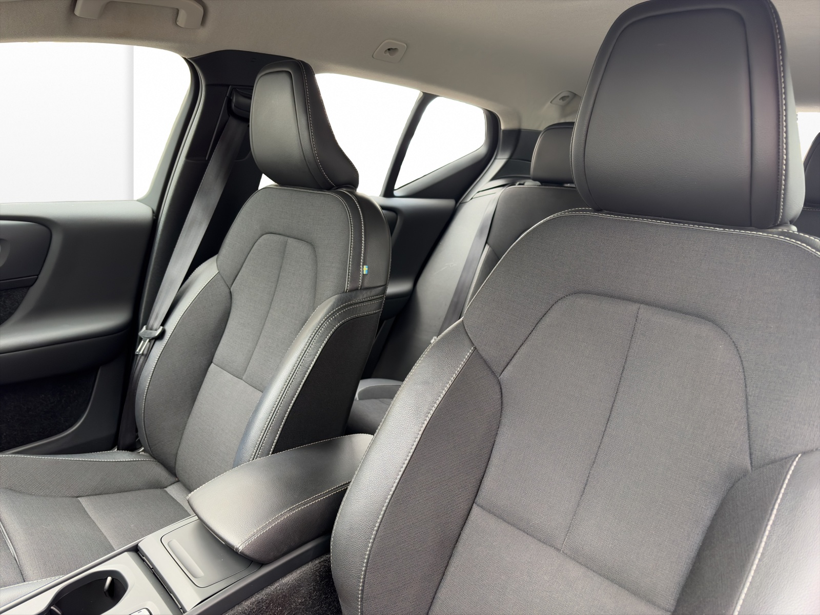 VOLVO XC40 2.0 D4 Momentum AWD-image-8