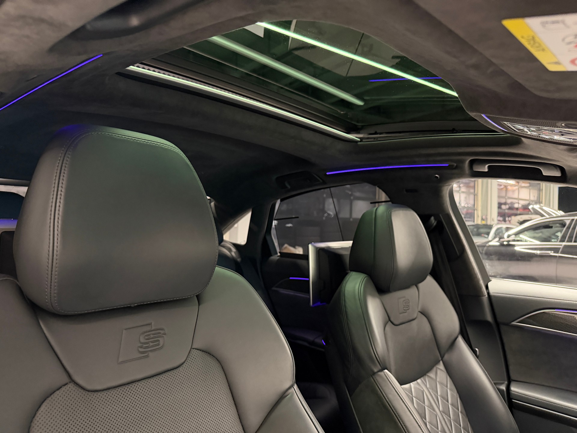 AUDI S8 4.0 V8 TFSI quattro T-Tronic *Top Ausstattung*Lückenlose Servicehistorie bei Audi*Frisch MFK*-image-16