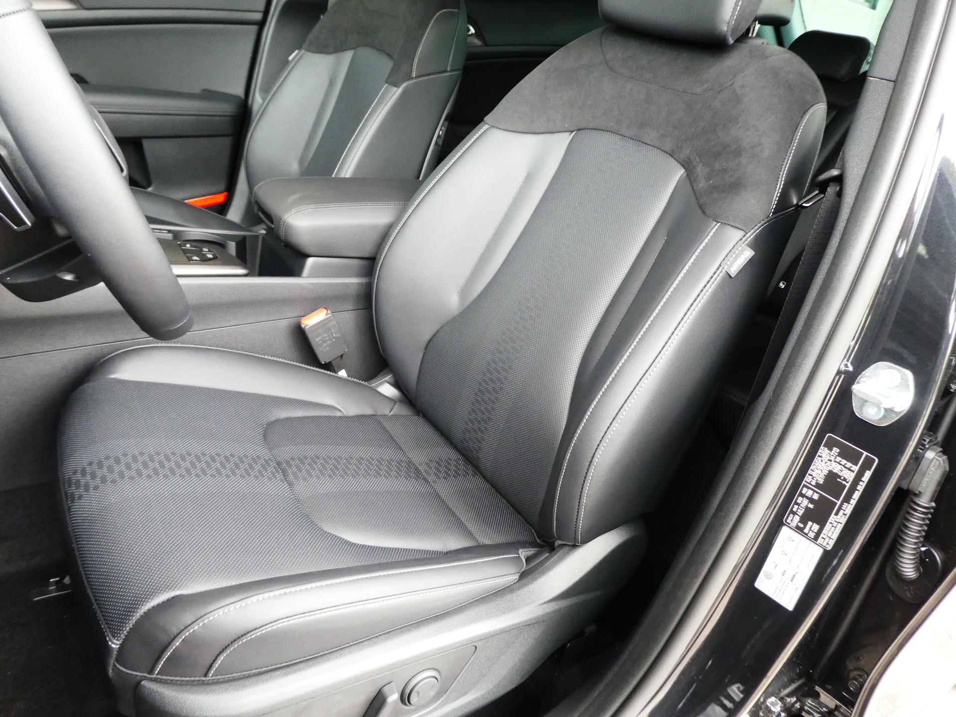 KIA Sportage 1.6T-GDi HEV Black Edition 4x4 A-image-1