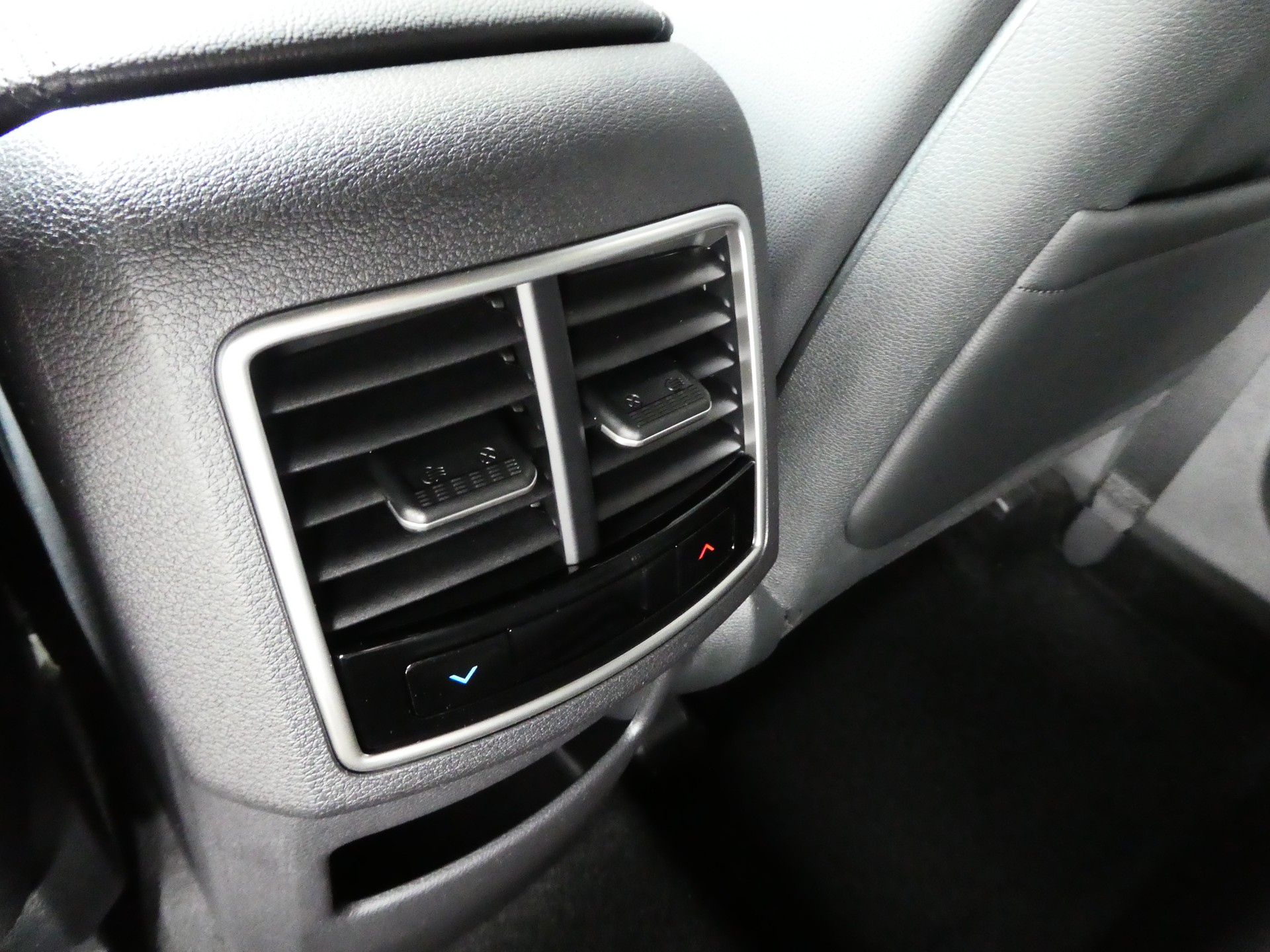 KIA Sportage 1.6T-GDi HEV Black Edition 4x4 A-image-9
