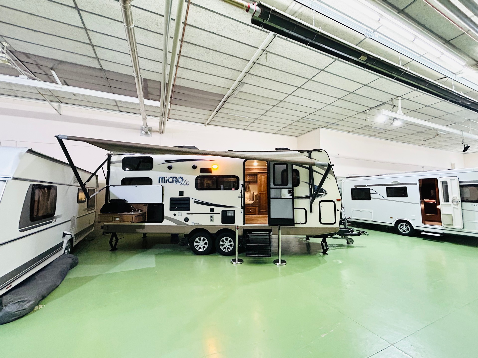 FLAGSTAFF River 25BRDS-showroom-element-3