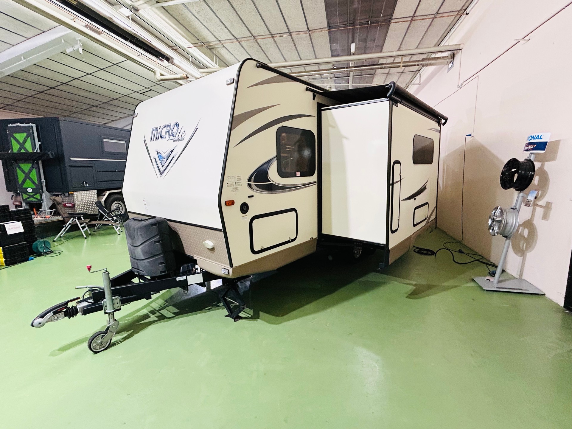 FLAGSTAFF River 25BRDS-showroom-element-1